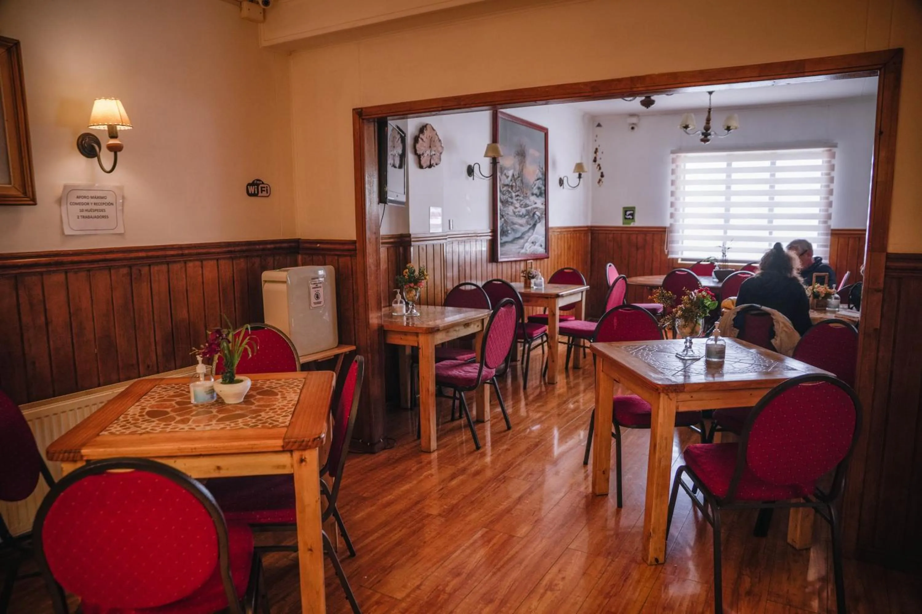 Dining area in Hostal Hielo Sur