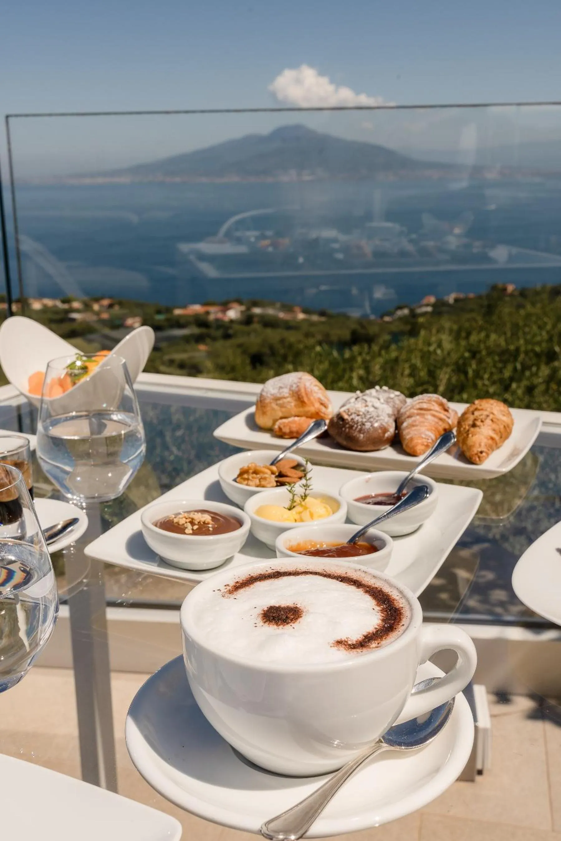 Breakfast in Villa Eliana