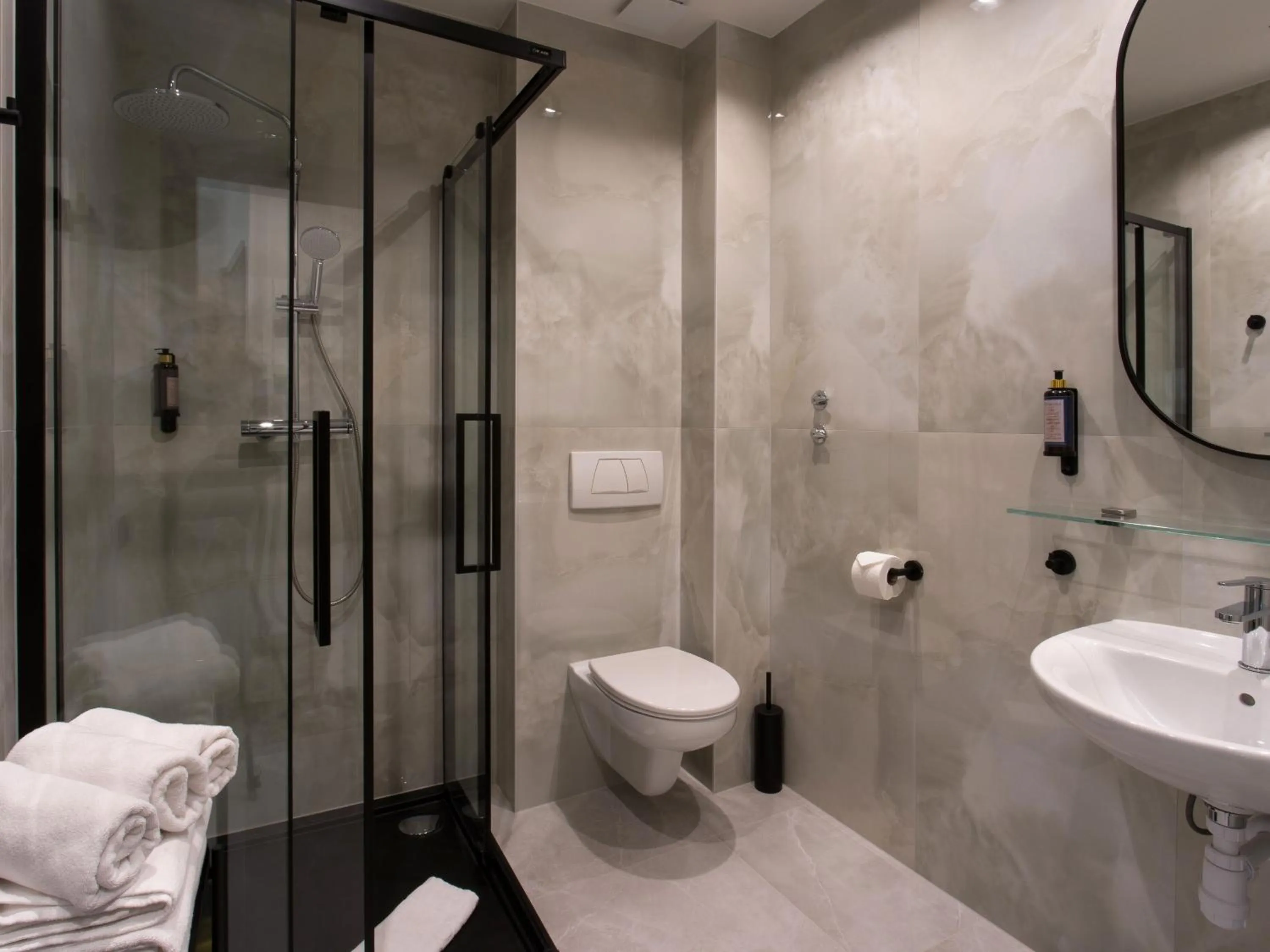 Bathroom in Hotel Atrium