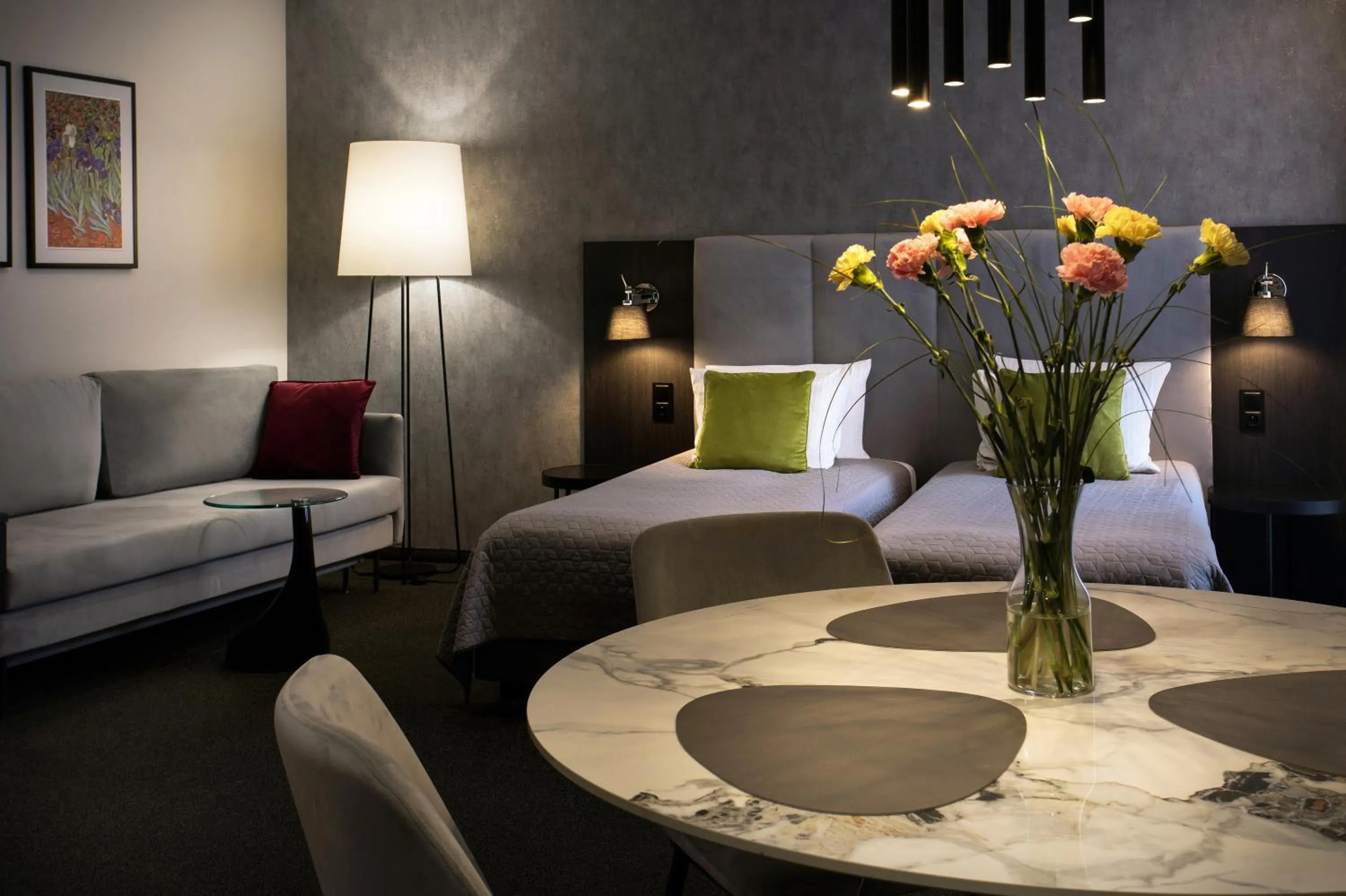 Living room, Bed in Hotel Atrium