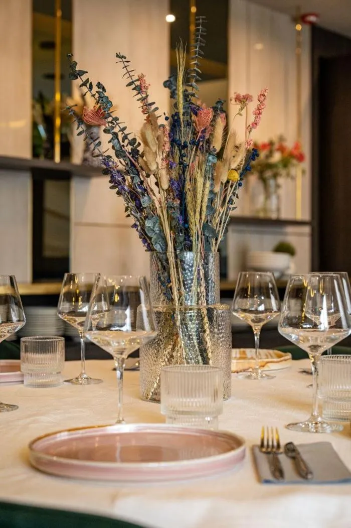 Restaurant/places to eat in Hotel Atrium