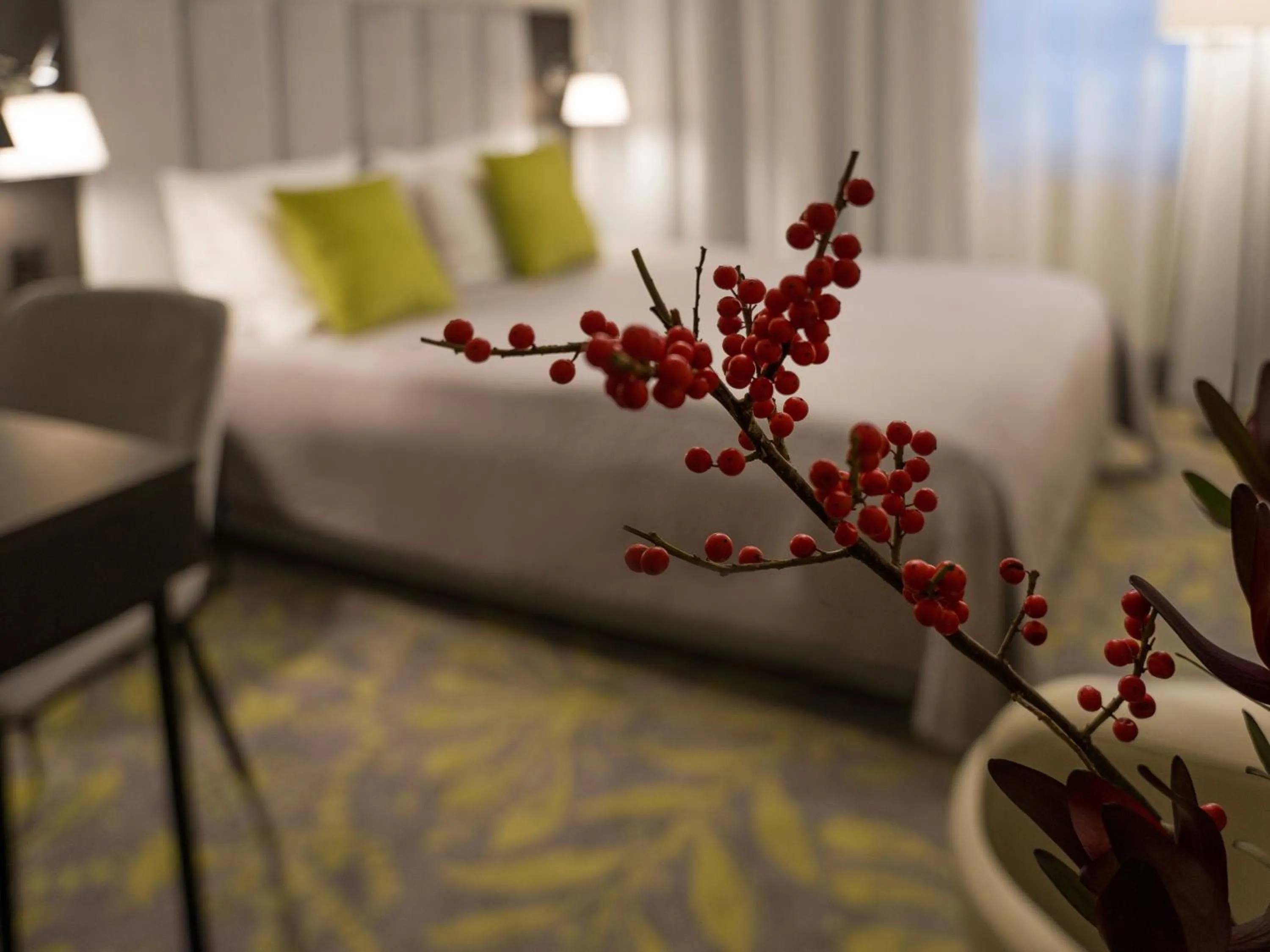 Bedroom, Bed in Hotel Atrium