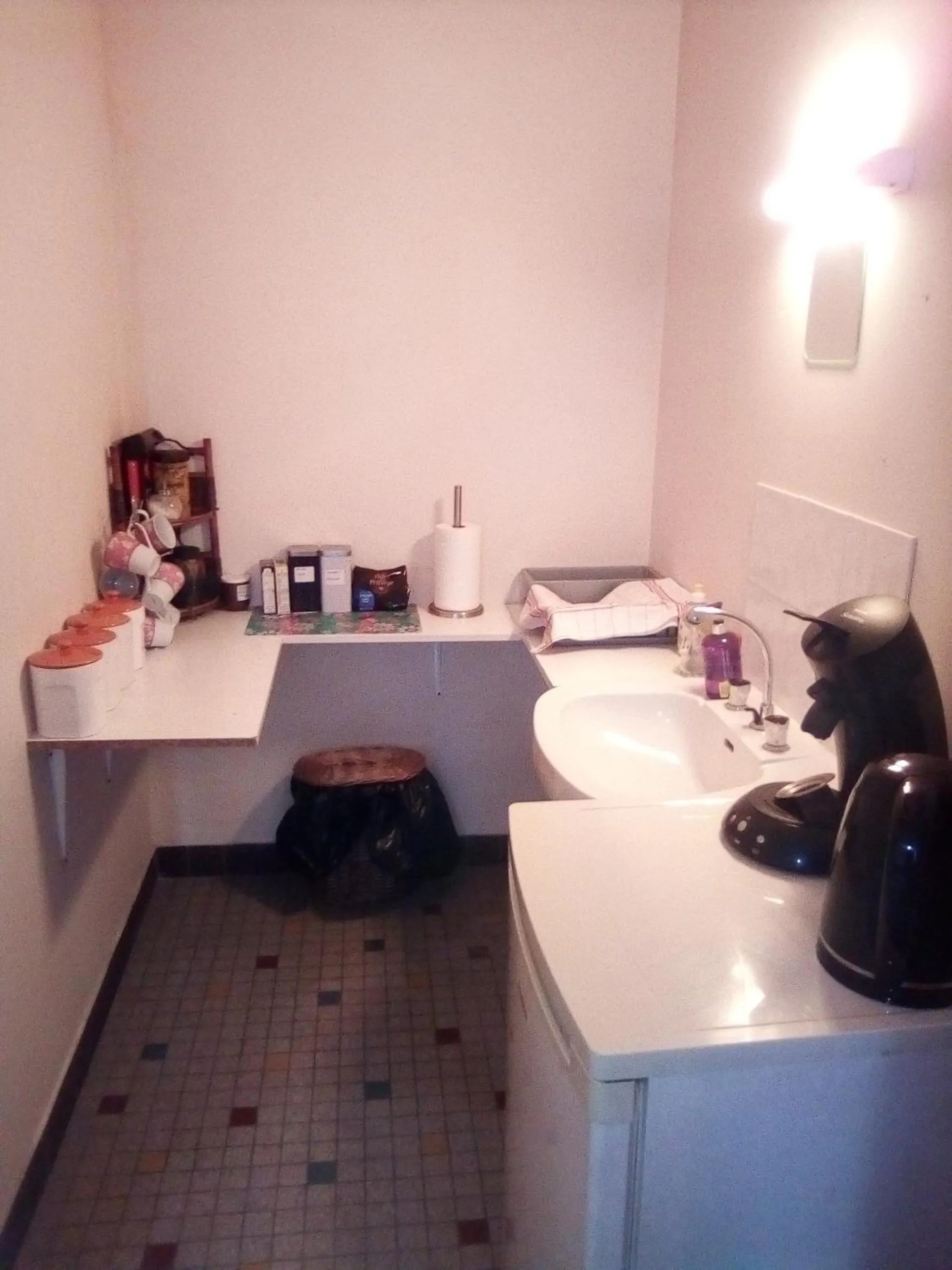 Communal kitchen in Lenard Charles Bed & Breakfast