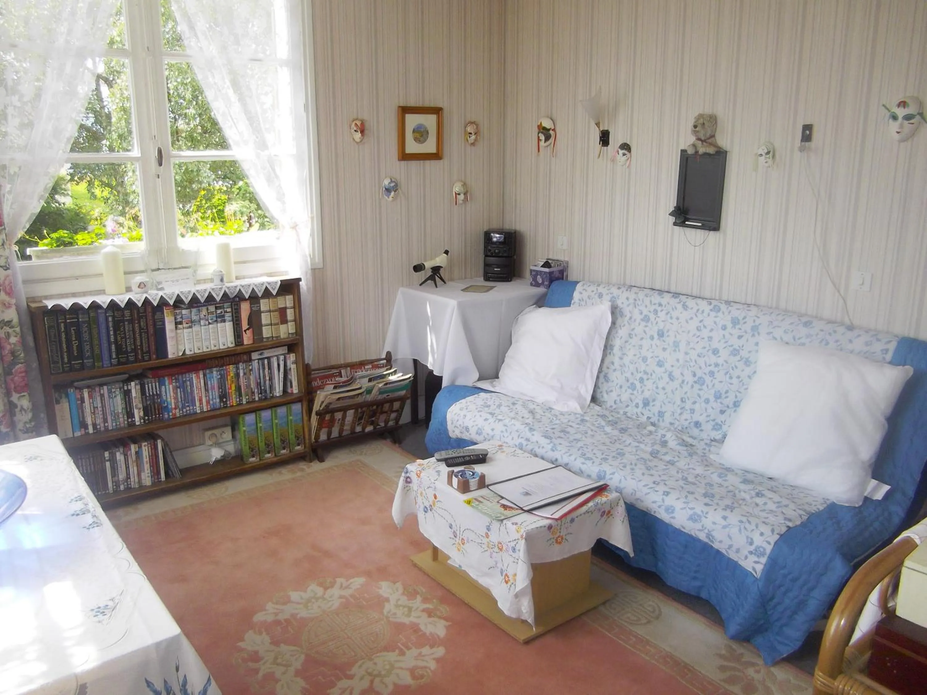 Communal lounge/ TV room in Lenard Charles Bed & Breakfast