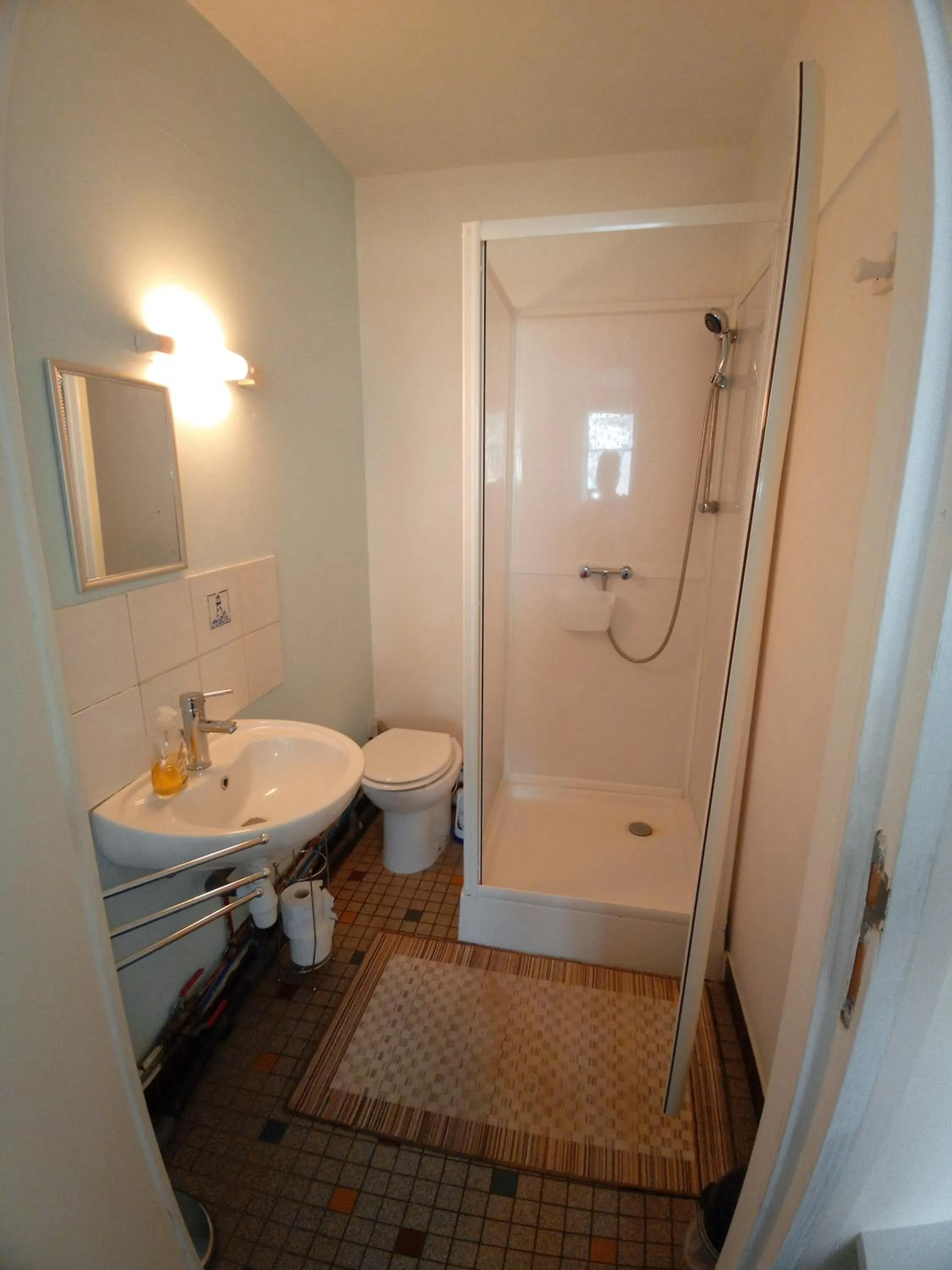 Bathroom in Lenard Charles Bed & Breakfast