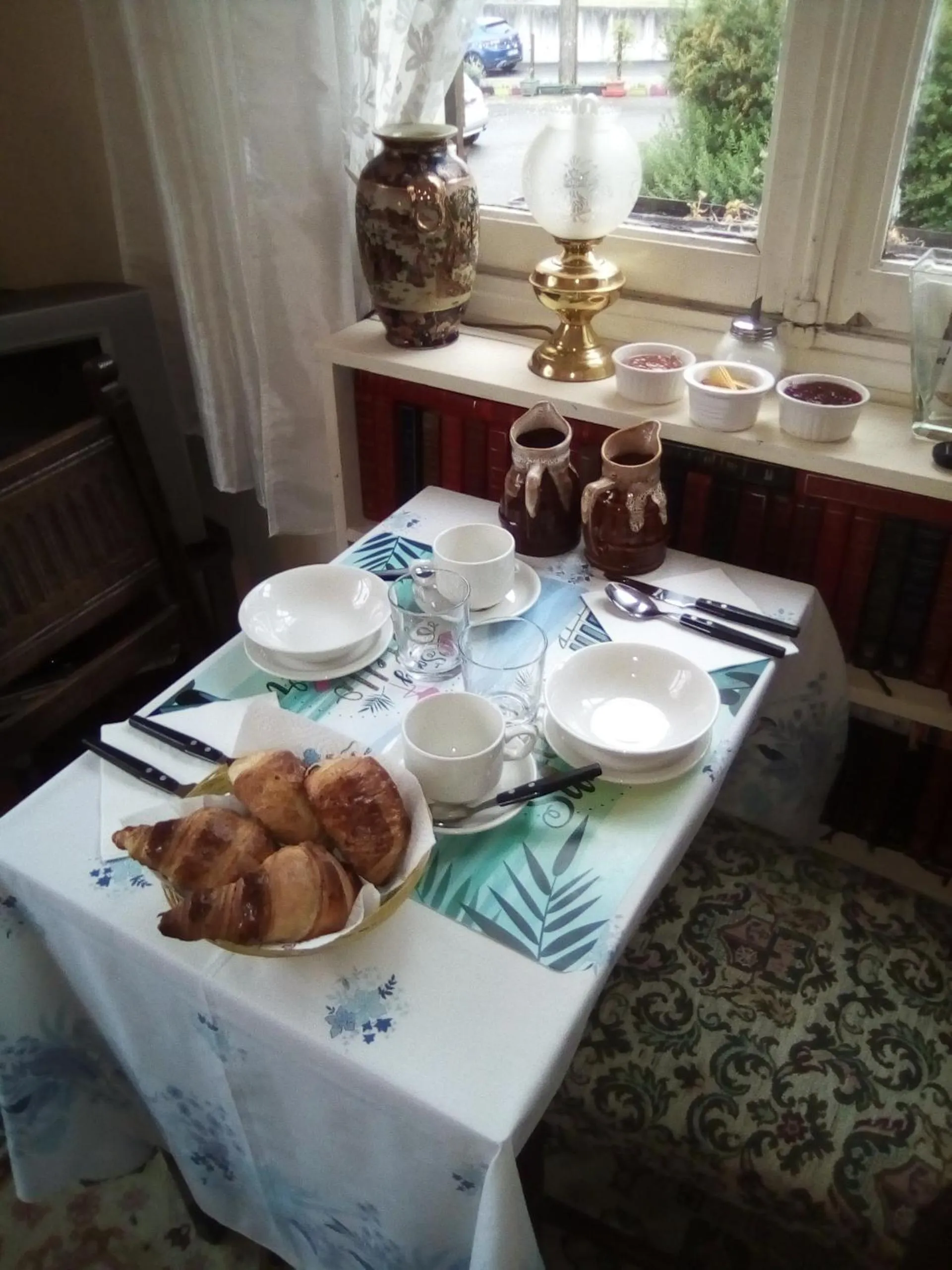 Breakfast in Lenard Charles Bed & Breakfast