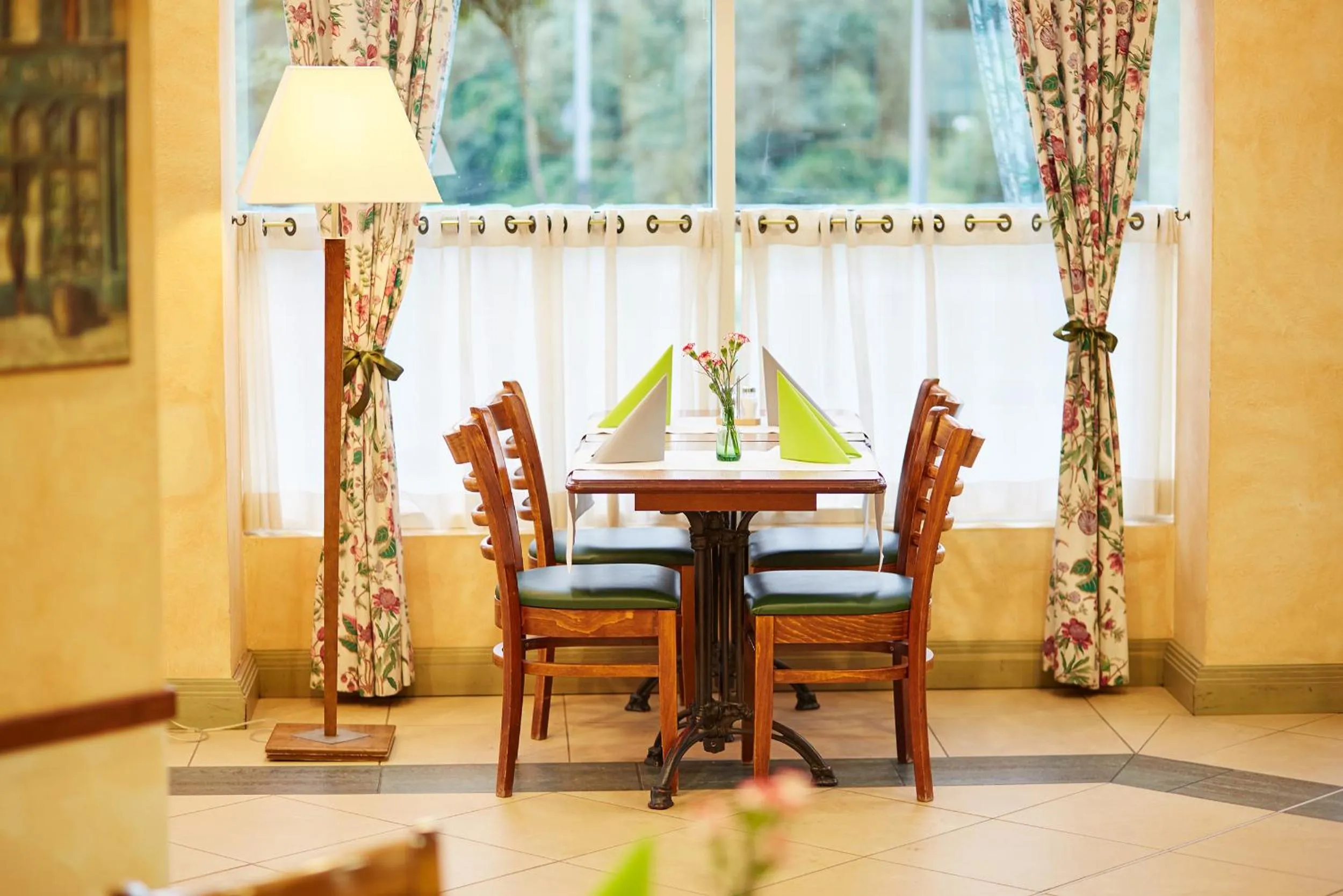 Restaurant/places to eat in Campanile Poznan