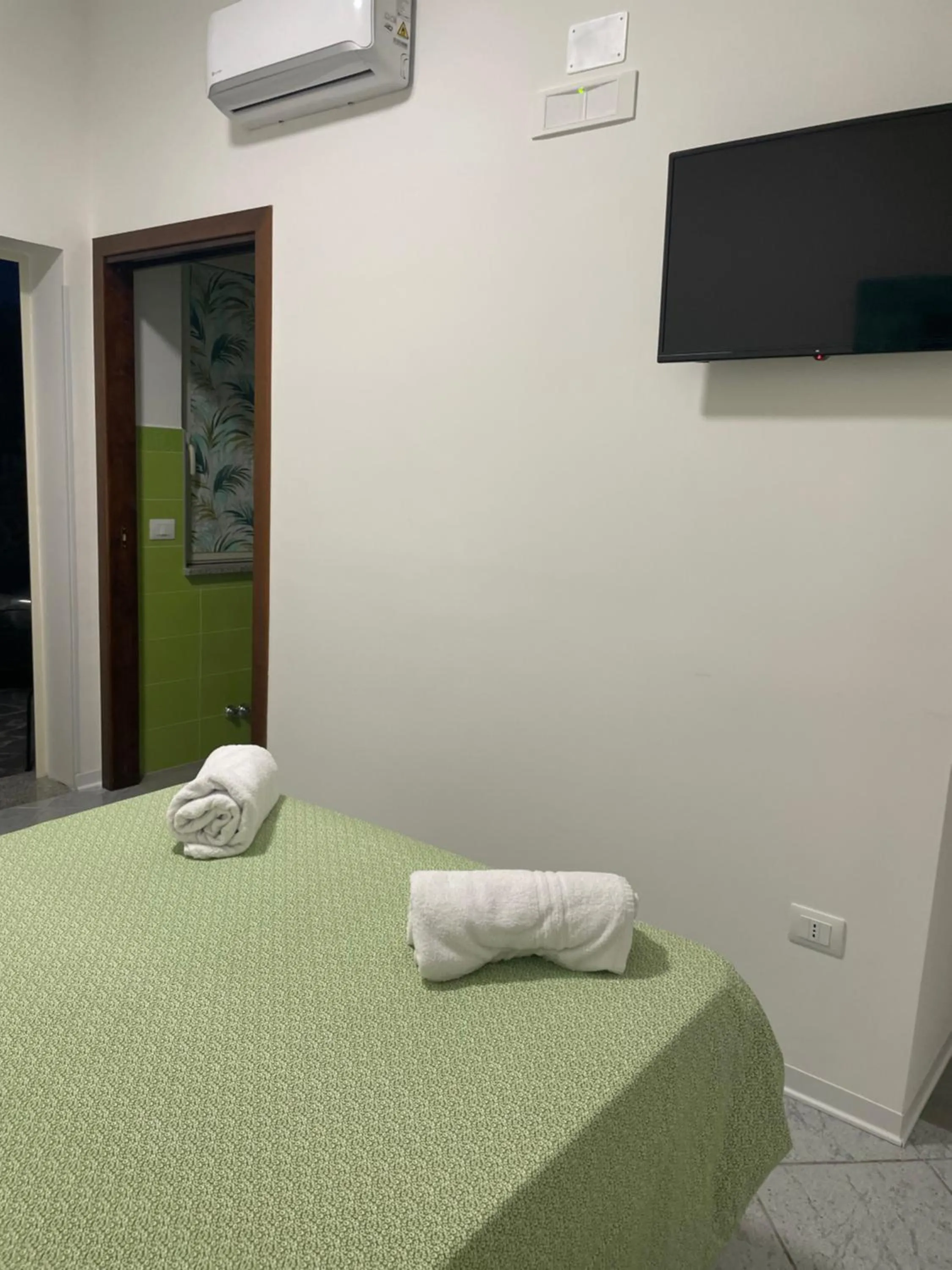 TV and multimedia, Bed in B&B Sunset da carla