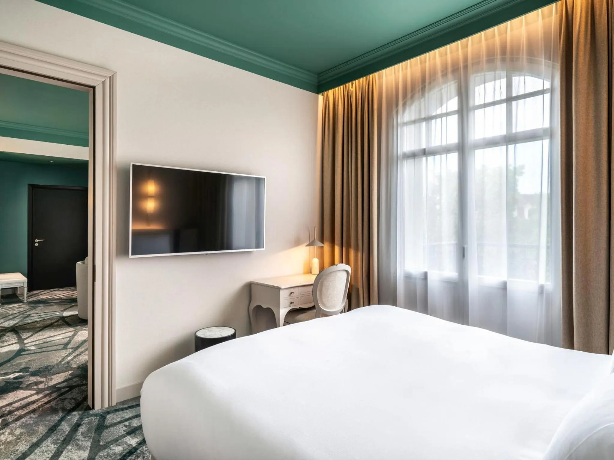 Communal lounge/ TV room, Bed in Rezydent Hotel Sopot - MGallery Collection