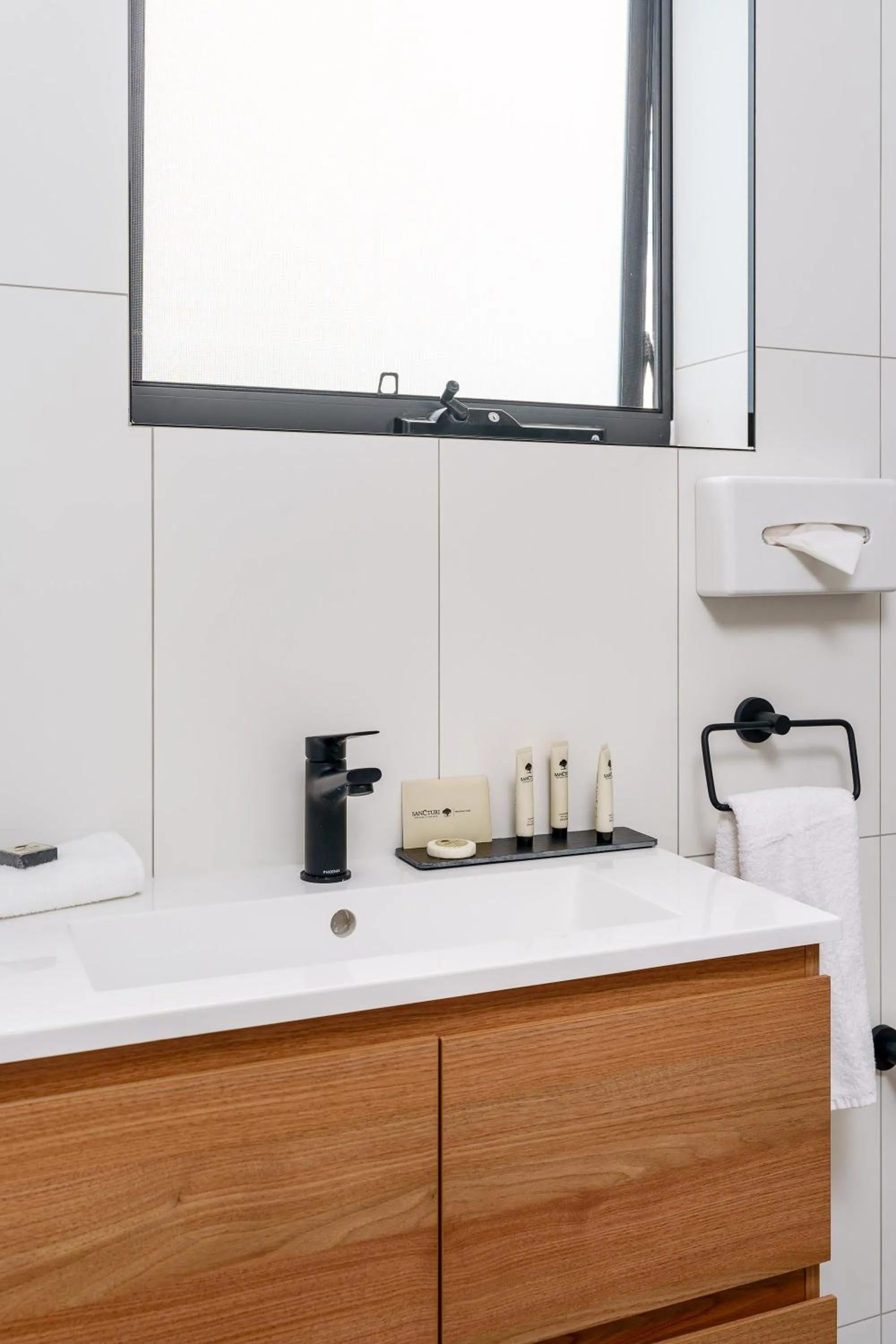 Bathroom in Hunter Studios - Maitland