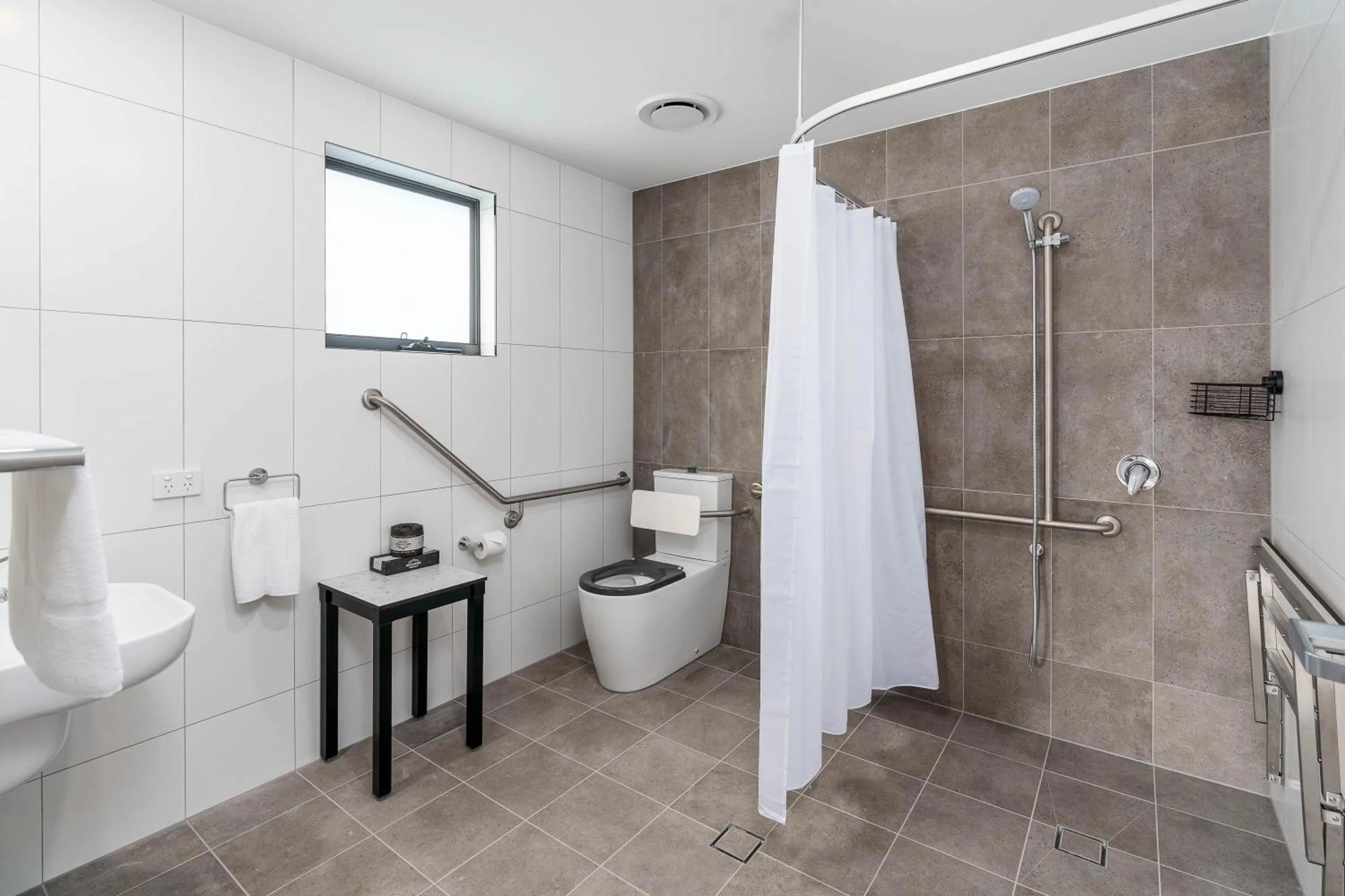 Bathroom in Hunter Studios - Maitland