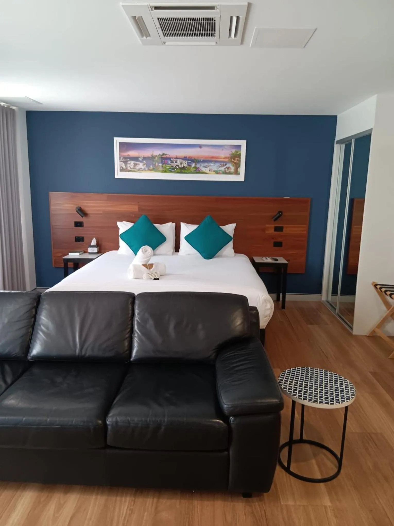 City view, Bed in Hunter Studios - Maitland