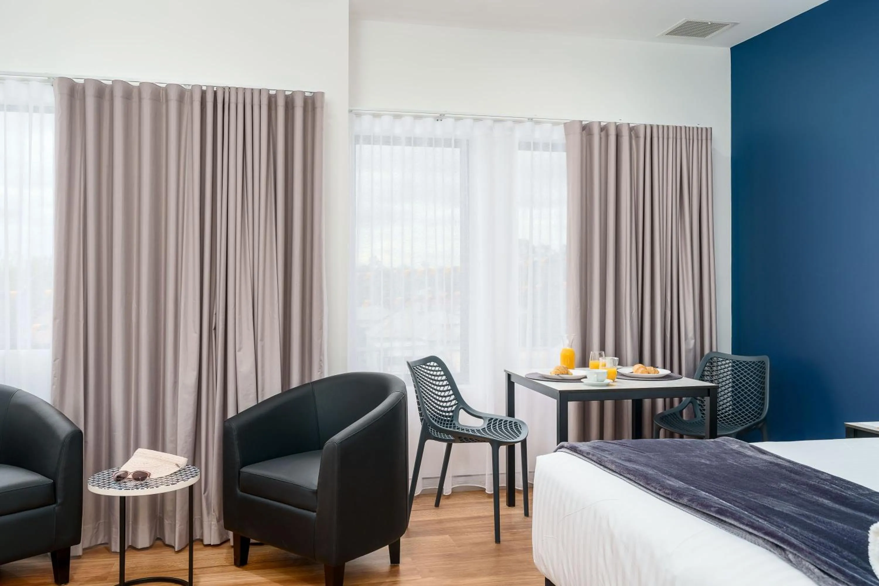 Bedroom, Bed in Hunter Studios - Maitland