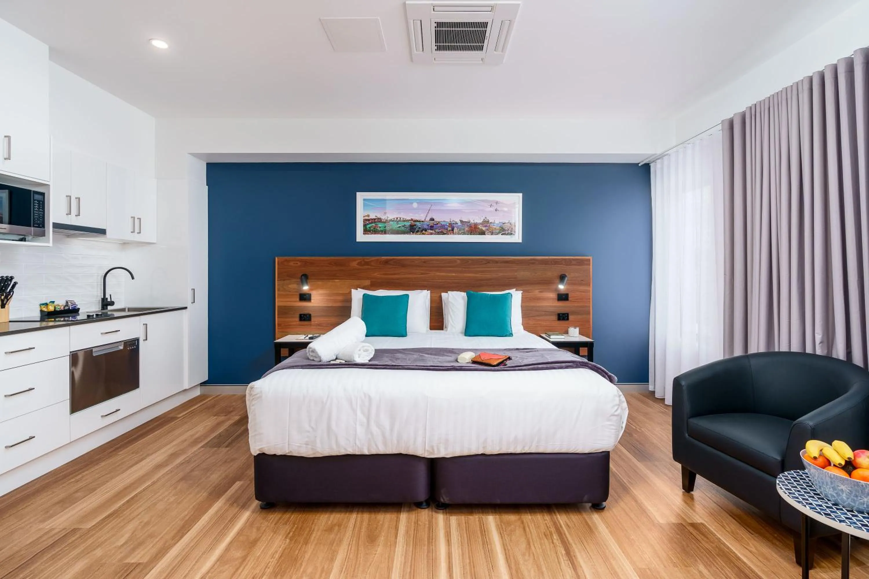 Seating area, Bed in Hunter Studios - Maitland