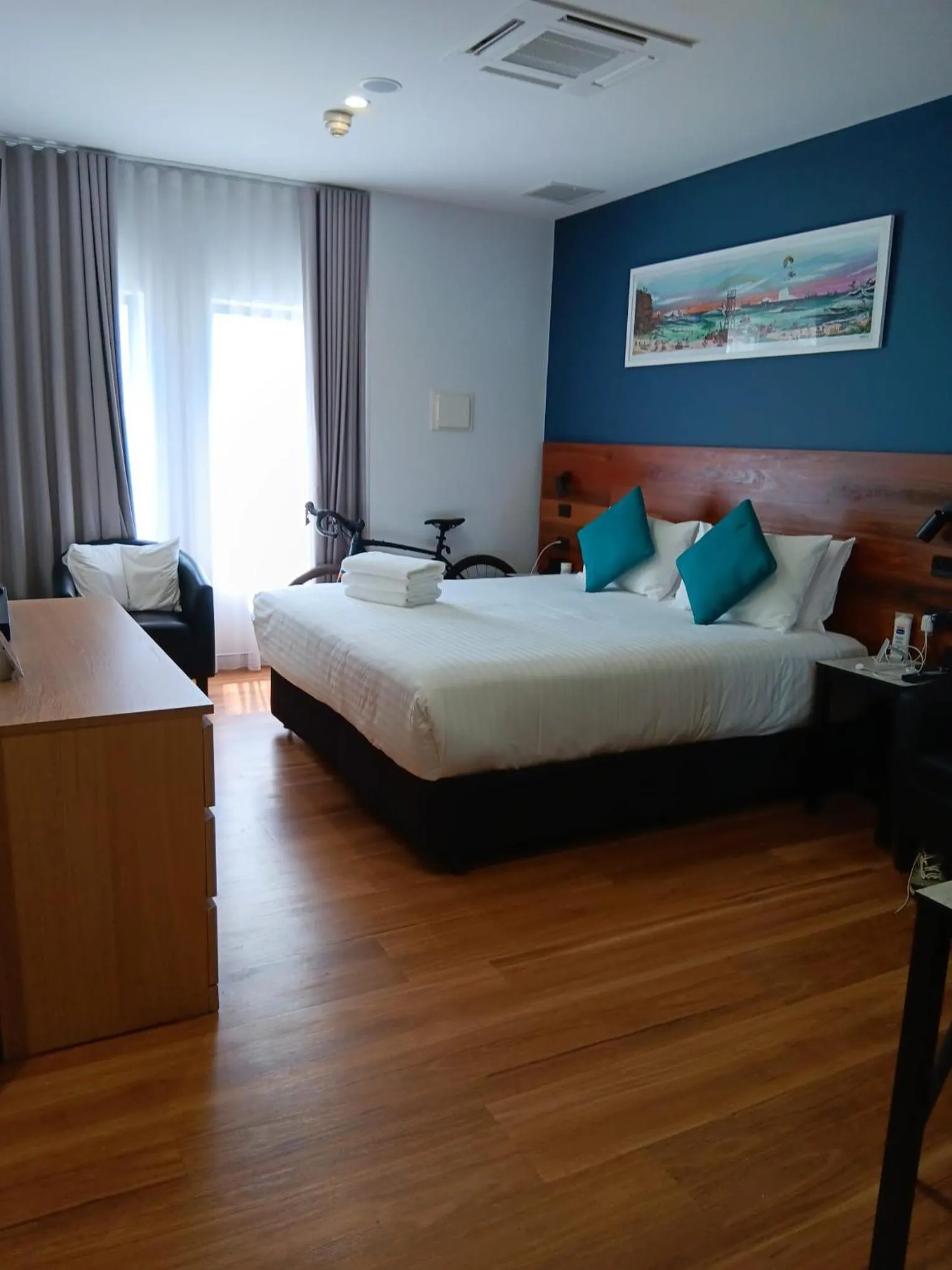 City view, Bed in Hunter Studios - Maitland