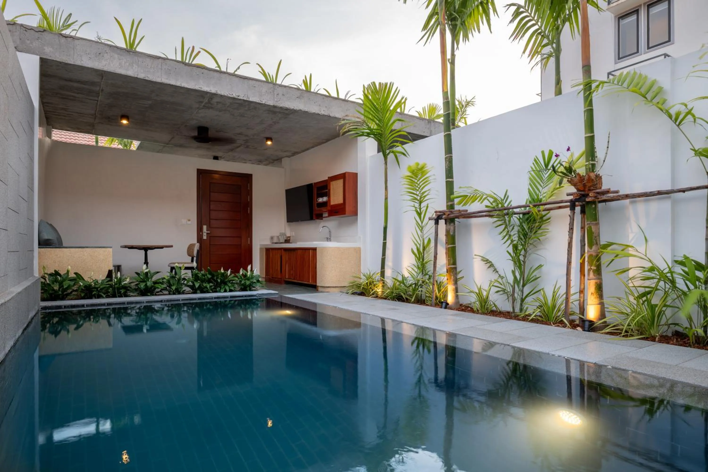 Swimming pool in Two Seasons Siem Reap Hotel