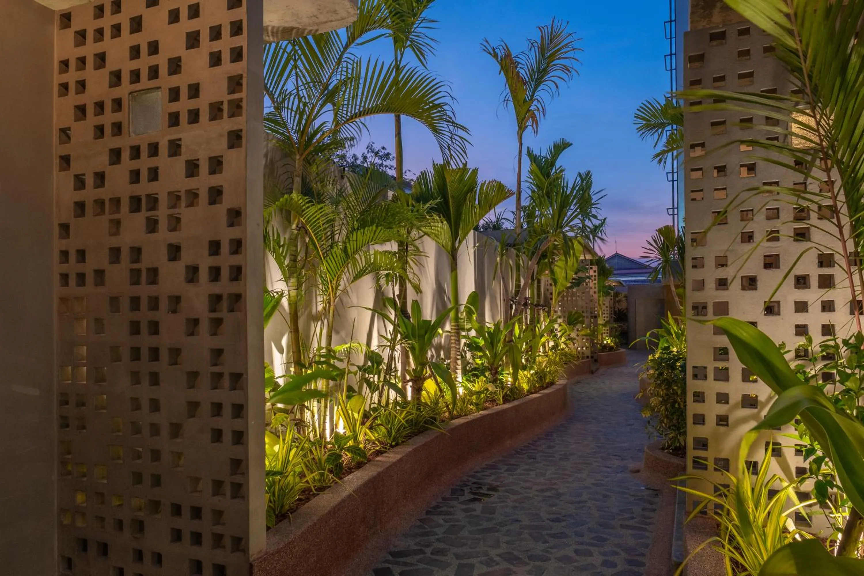 Garden in Two Seasons Siem Reap Hotel