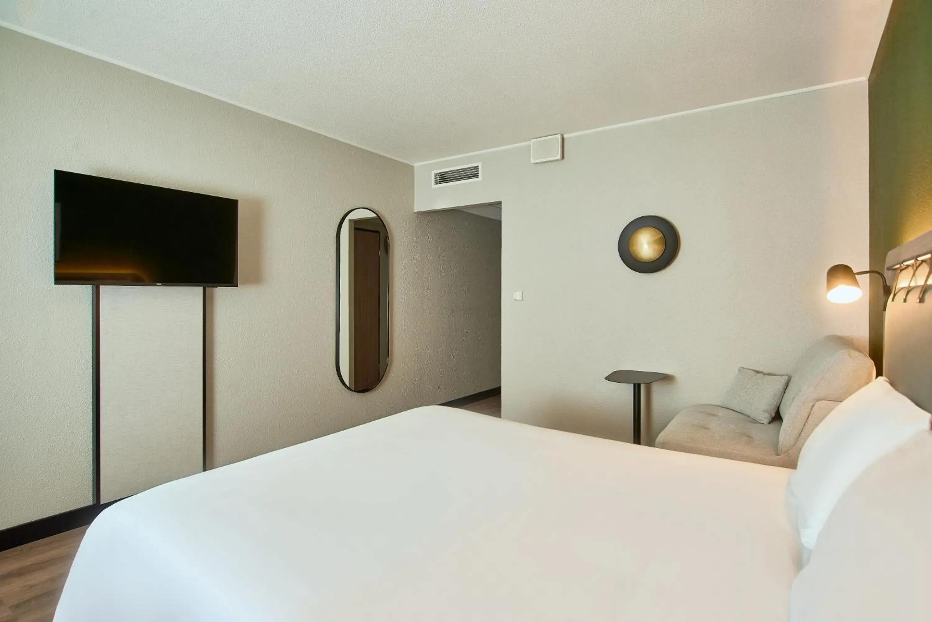 TV and multimedia, Bed in CAMPANILE PRIME Krakow Old Town TV and multimedia, Bed in CAMPANILE PRIME Krakow Old Town