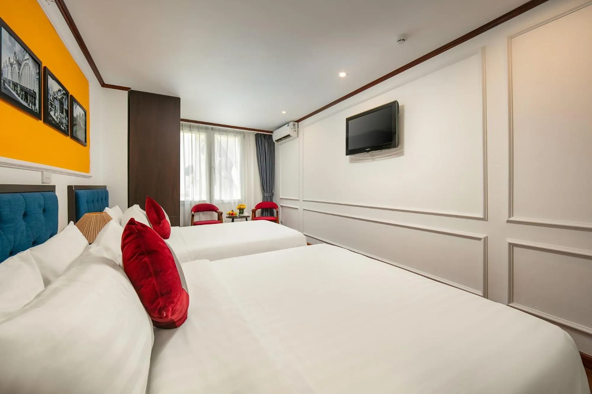 Bed in Silk Flower Hotel & Spa