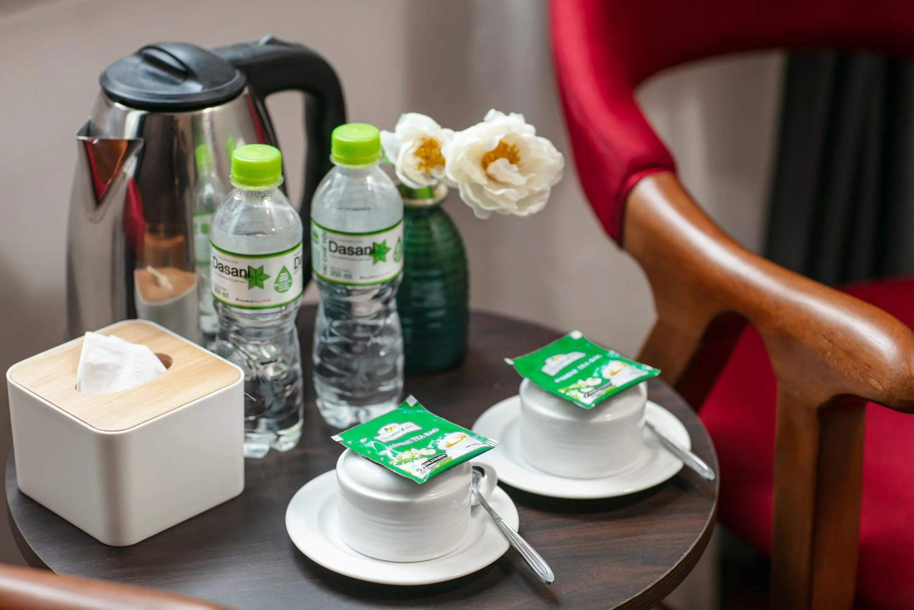 Coffee/tea facilities in Silk Flower Hotel & Spa