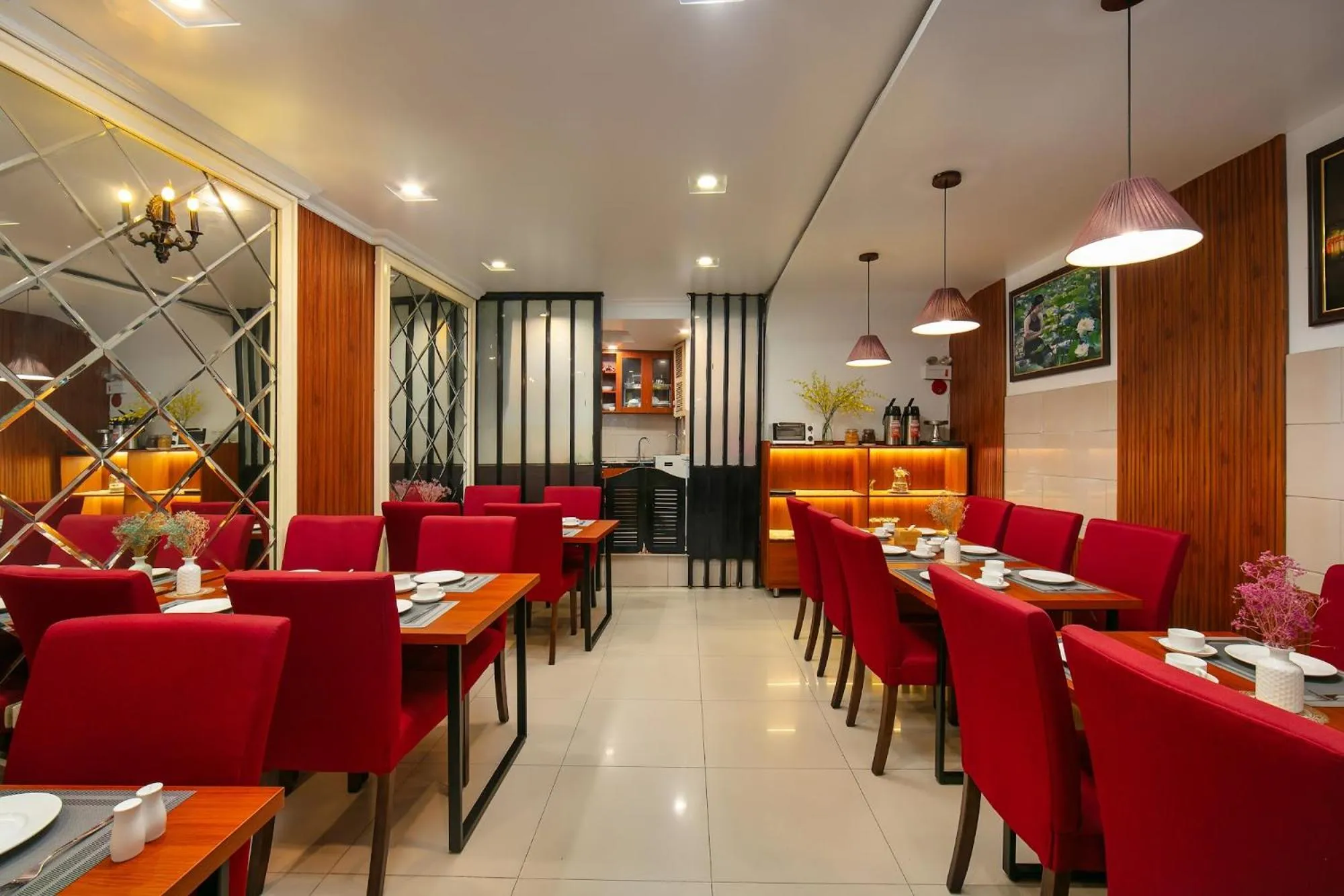 Restaurant/places to eat in Silk Flower Hotel & Spa