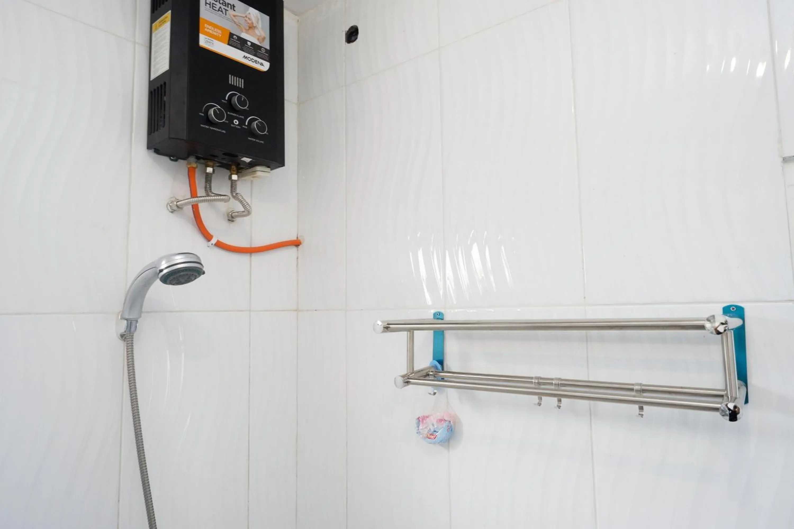 Bathroom in RedDoorz Syariah near Taruna Nusantara Magelang