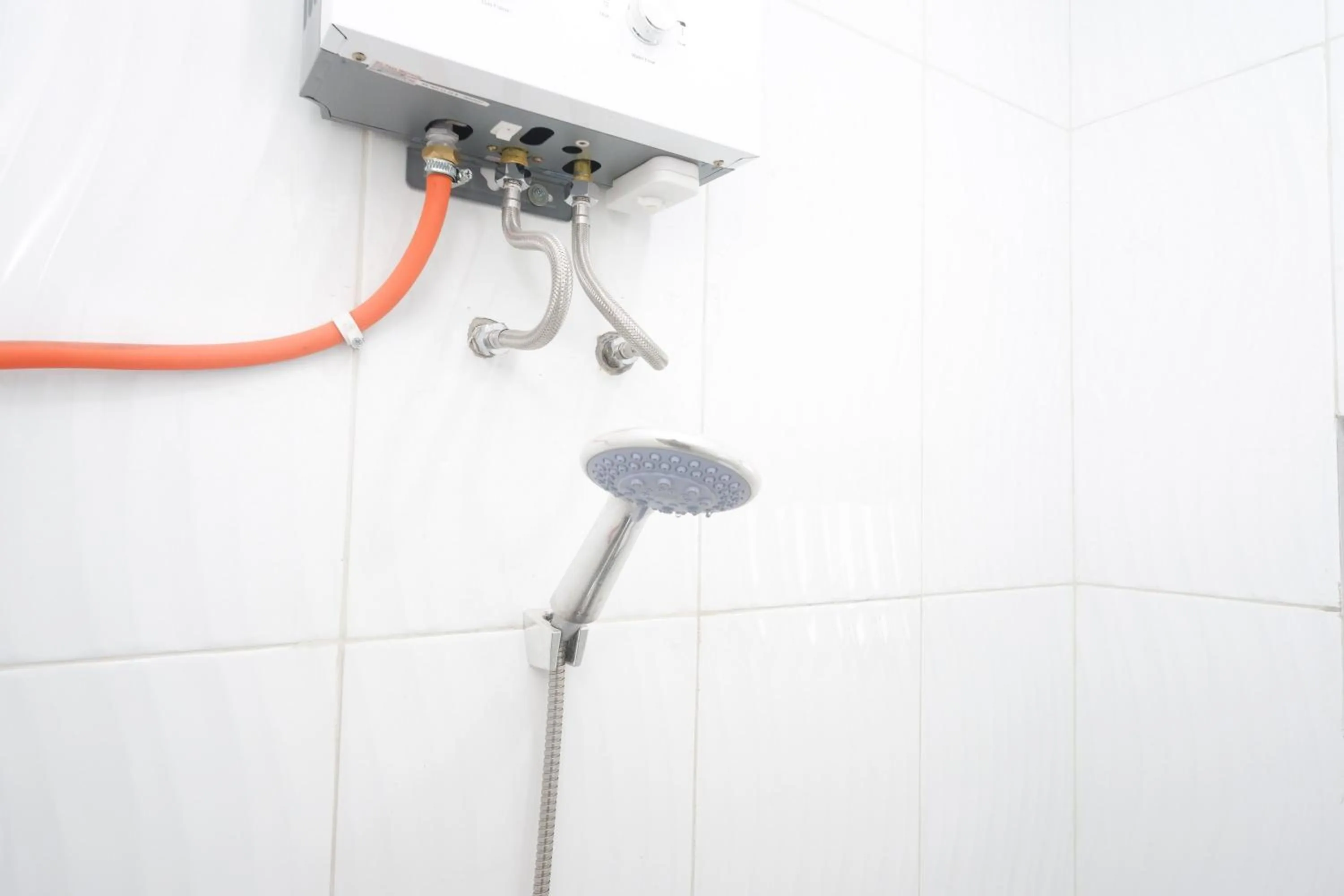 Bathroom in RedDoorz Syariah near Taruna Nusantara Magelang