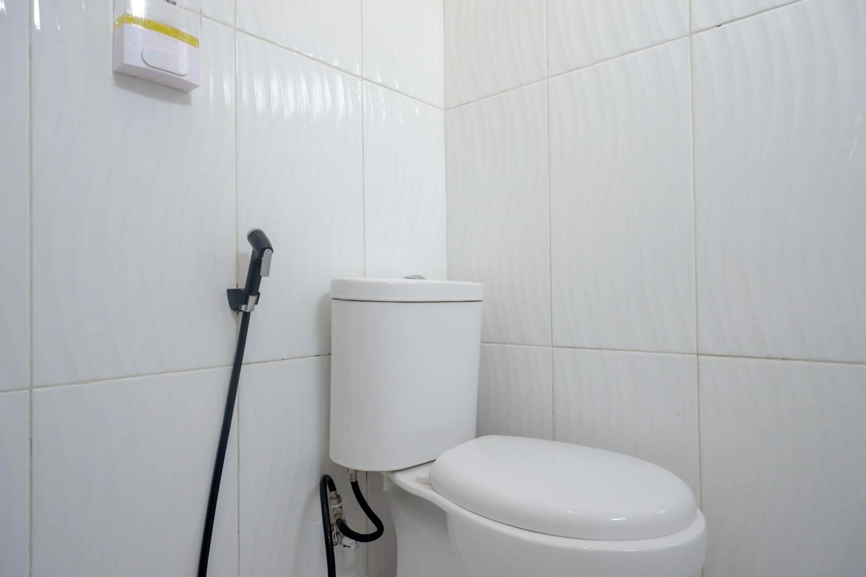 Bathroom in RedDoorz Syariah near Taruna Nusantara Magelang