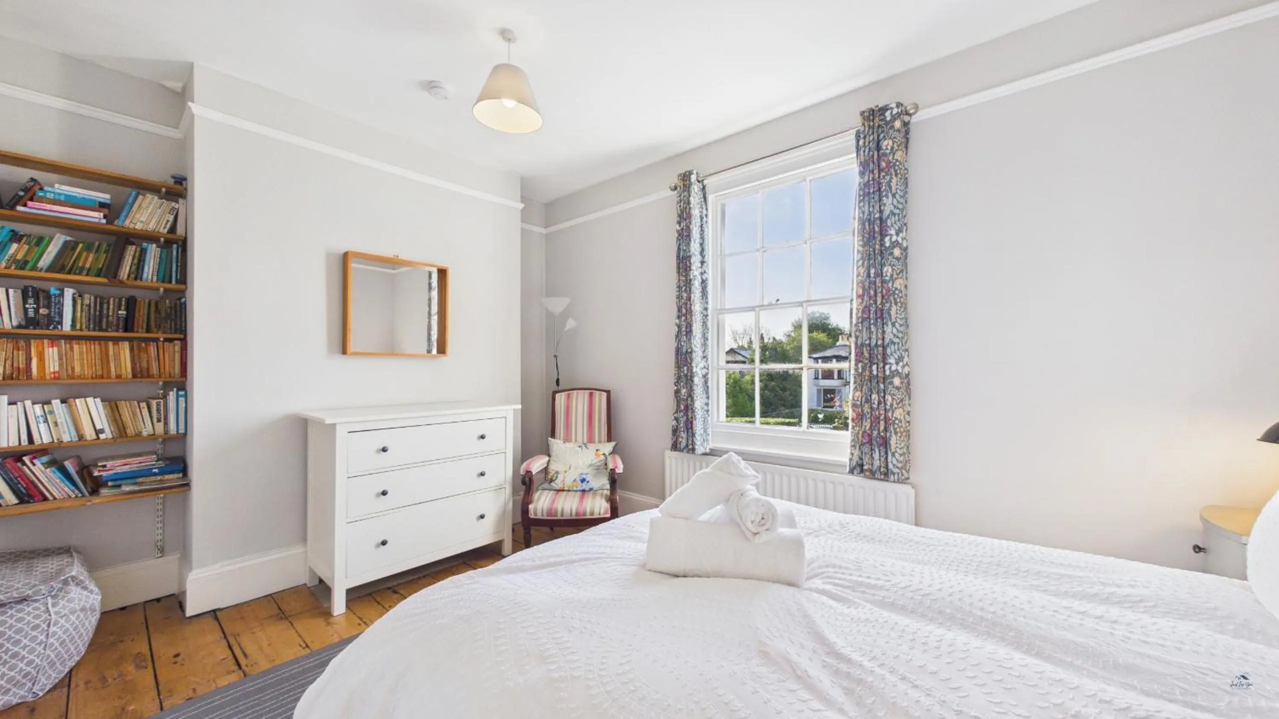 Bed in Arden Villa, sleeps 8, moments from the golden sandy beach of Ryde
