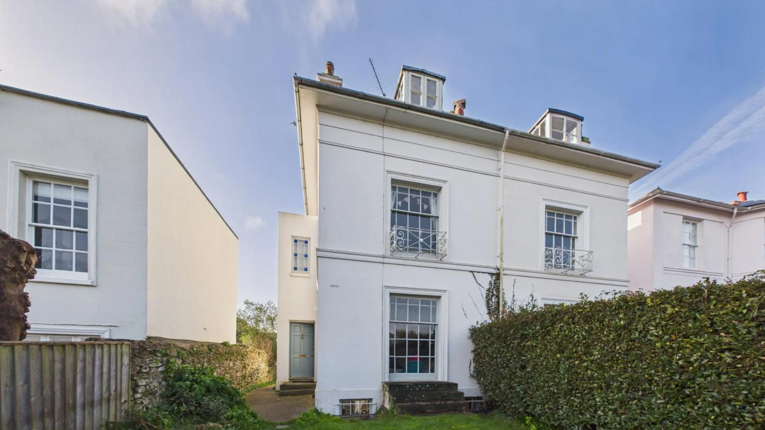 Property building in Arden Villa, sleeps 8, moments from the golden sandy beach of Ryde