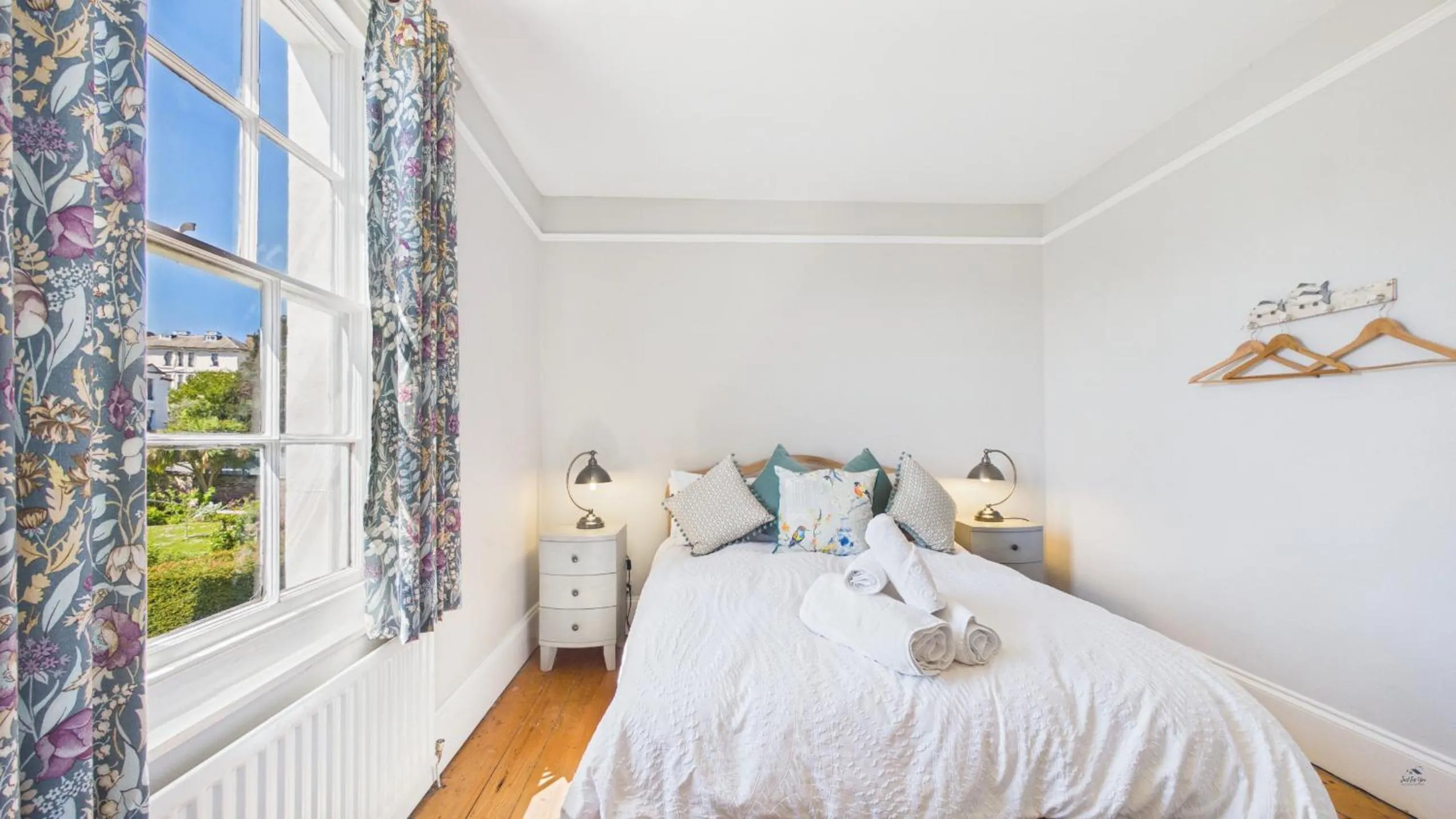 Bed in Arden Villa, sleeps 8, moments from the golden sandy beach of Ryde