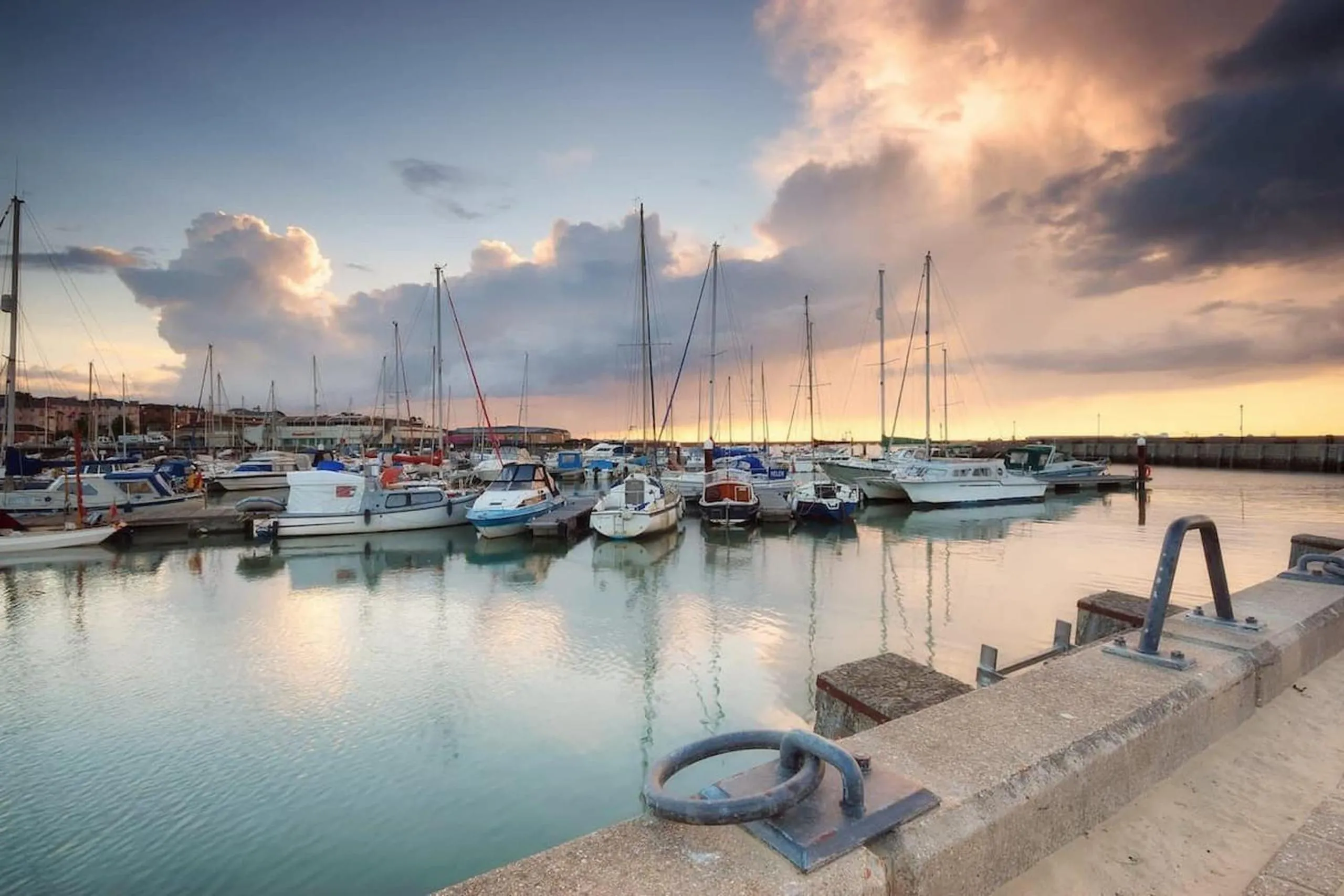 Arden Villa, sleeps 8, moments from the golden sandy beach of Ryde