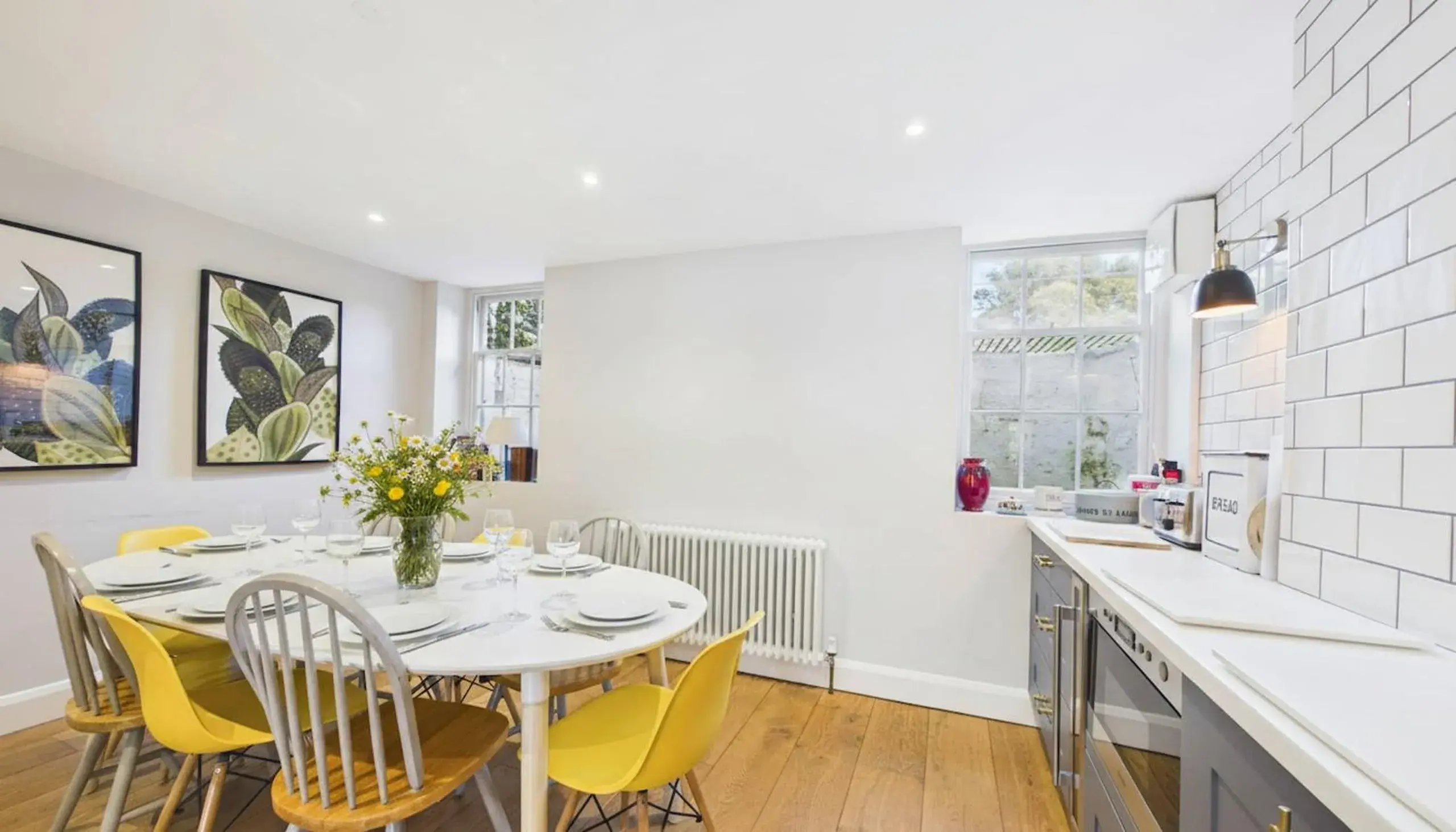 Arden Villa, sleeps 8, moments from the golden sandy beach of Ryde Arden Villa, sleeps 8, moments from the golden sandy beach of Ryde