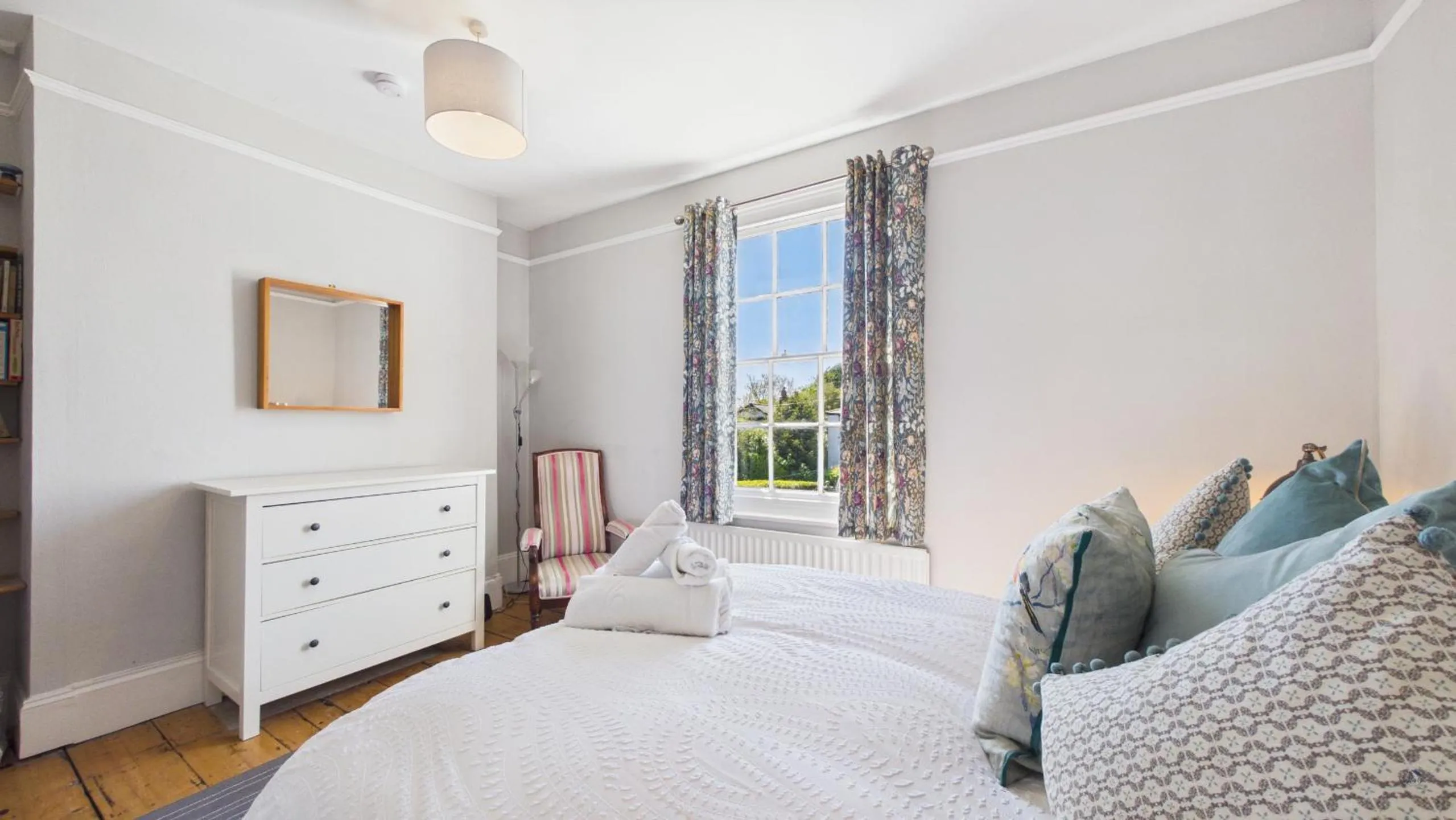 Bed in Arden Villa, sleeps 8, moments from the golden sandy beach of Ryde