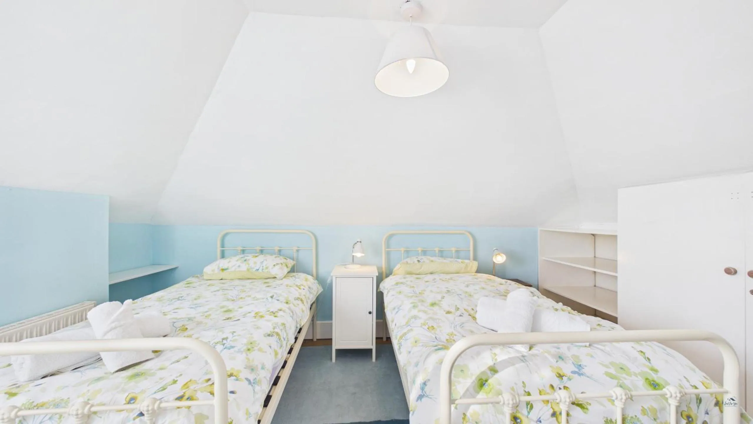 Bed in Arden Villa, sleeps 8, moments from the golden sandy beach of Ryde