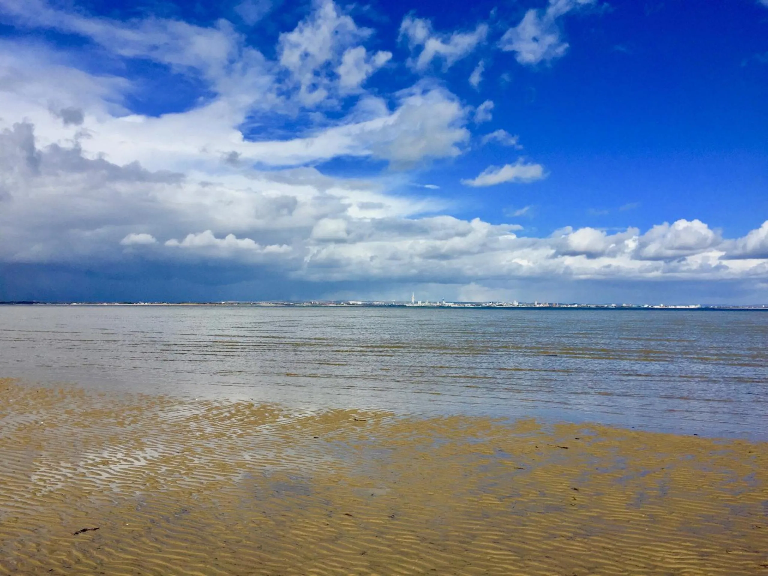 Arden Villa, sleeps 8, moments from the golden sandy beach of Ryde