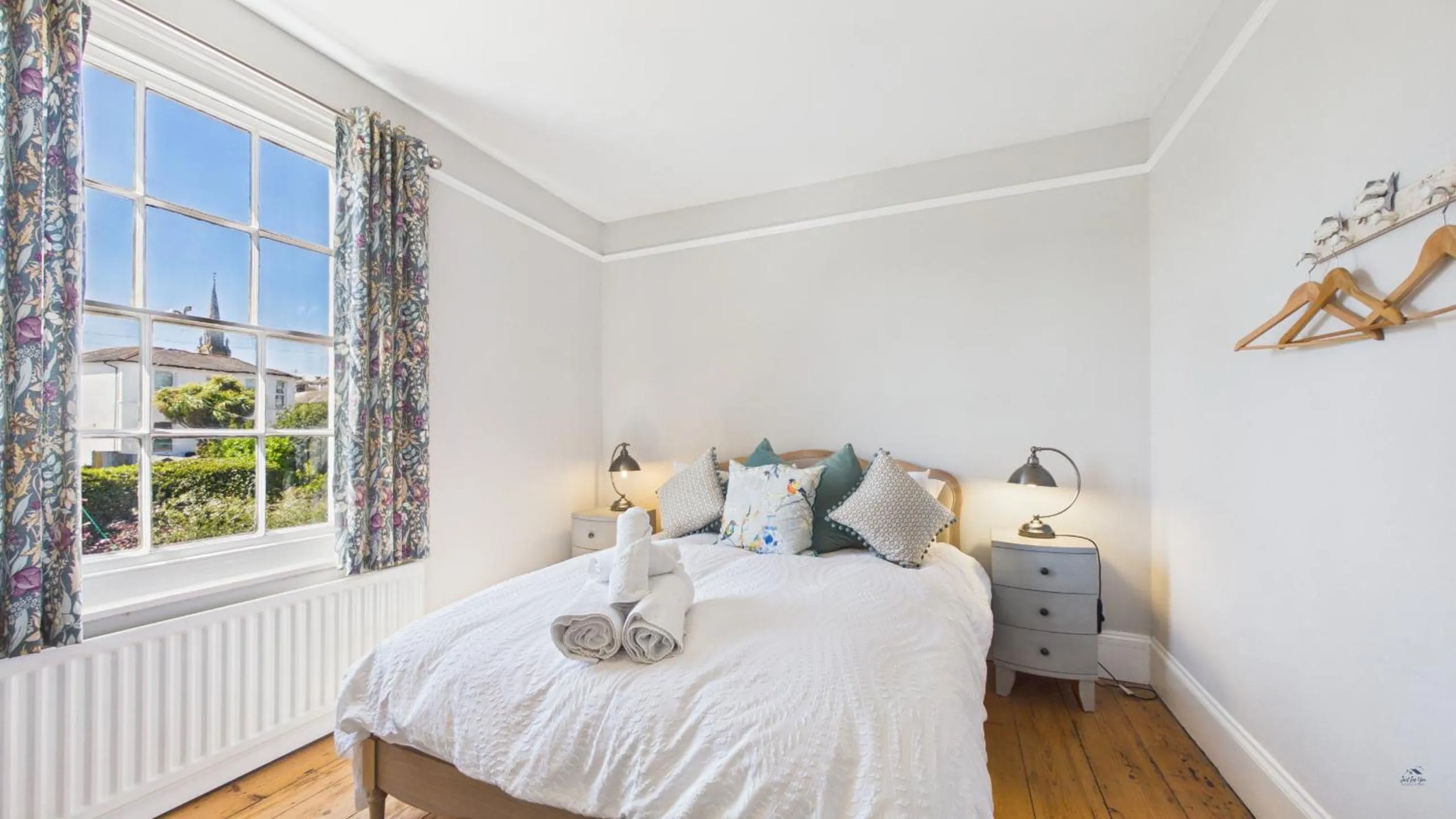 Bed in Arden Villa, sleeps 8, moments from the golden sandy beach of Ryde