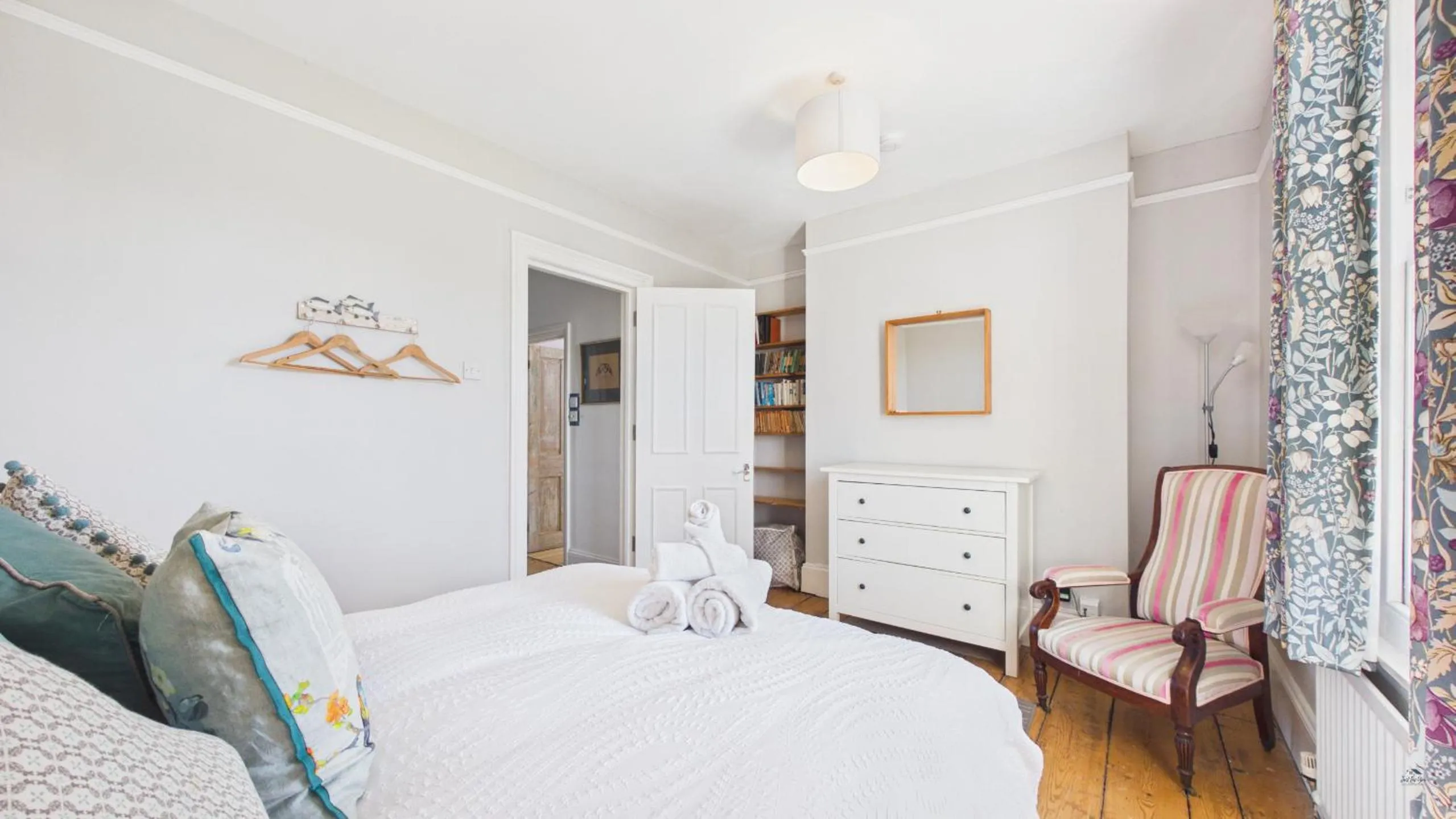 Bed in Arden Villa, sleeps 8, moments from the golden sandy beach of Ryde