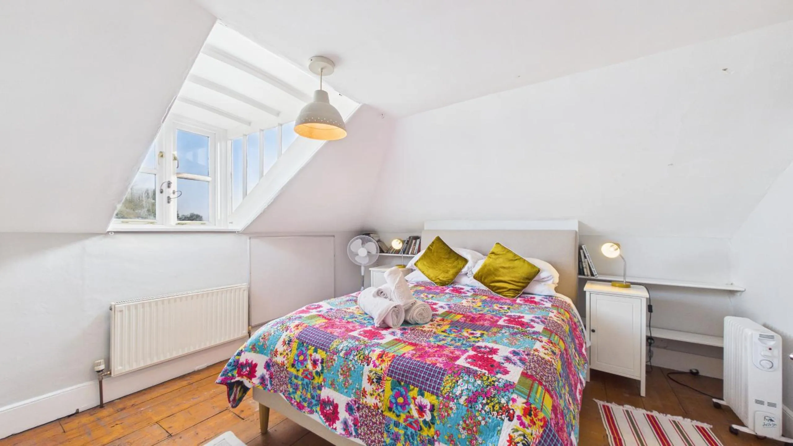 Bed in Arden Villa, sleeps 8, moments from the golden sandy beach of Ryde