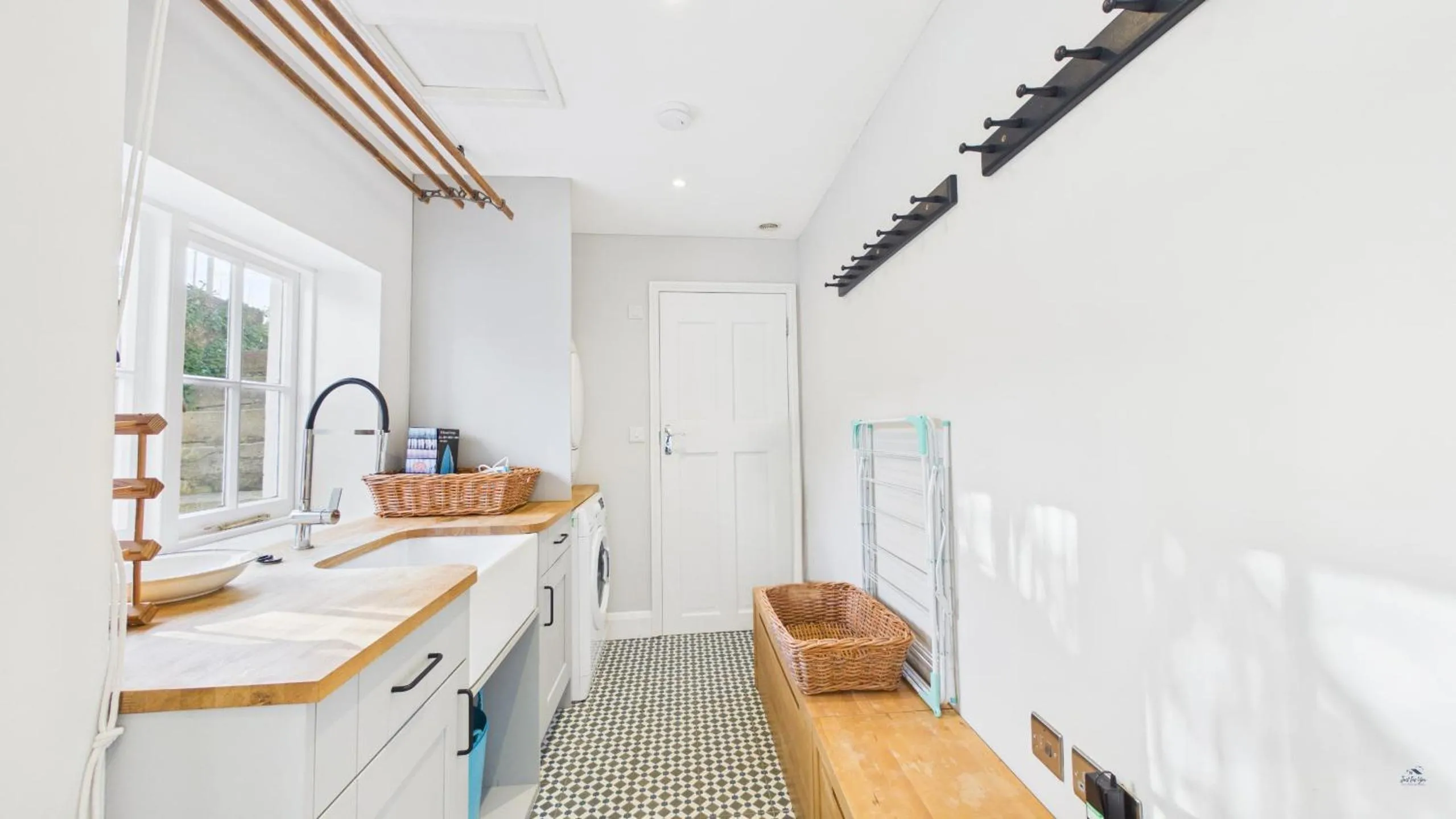 Kitchen or kitchenette in Arden Villa, sleeps 8, moments from the golden sandy beach of Ryde