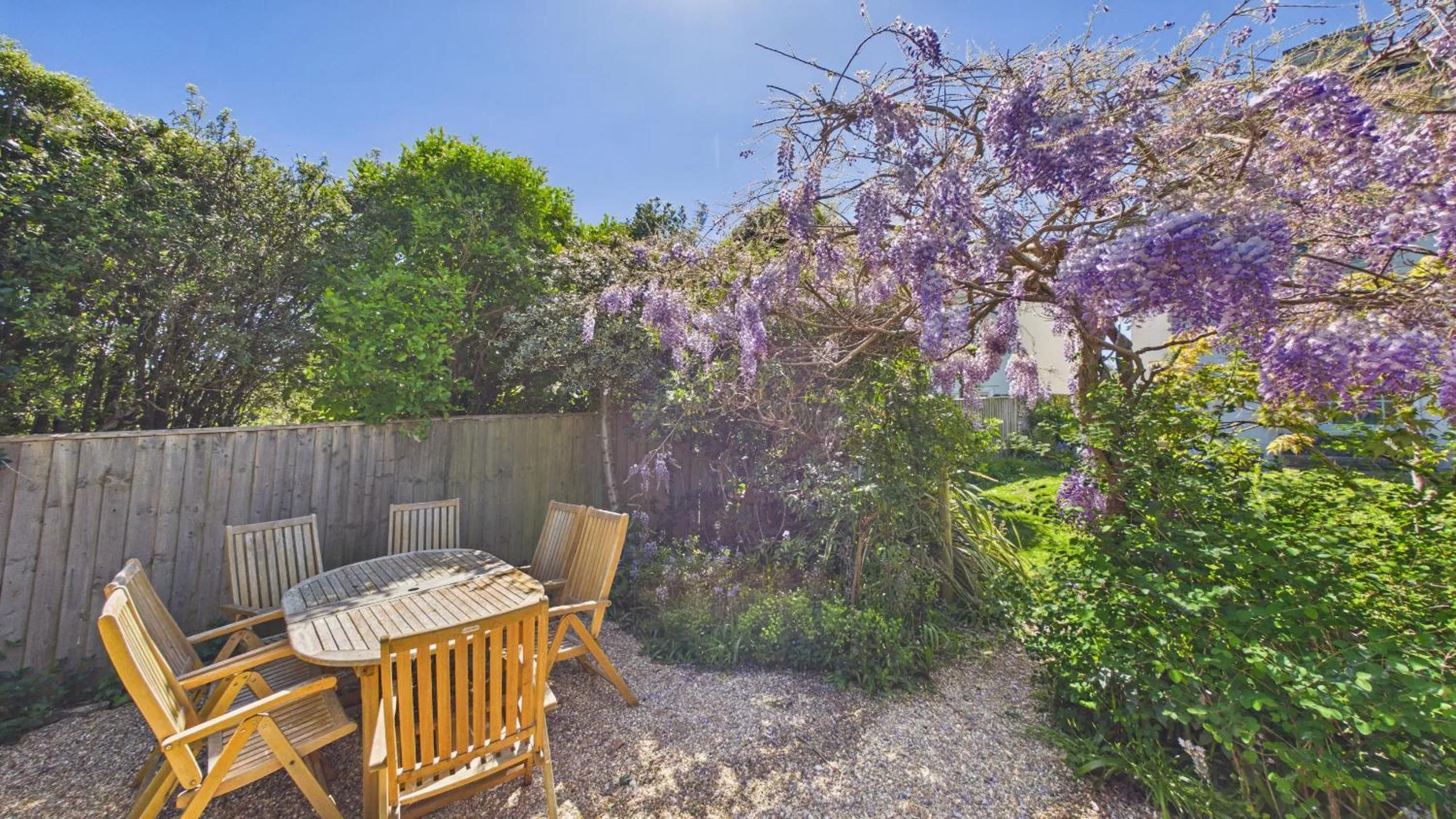 Arden Villa, sleeps 8, moments from the golden sandy beach of Ryde