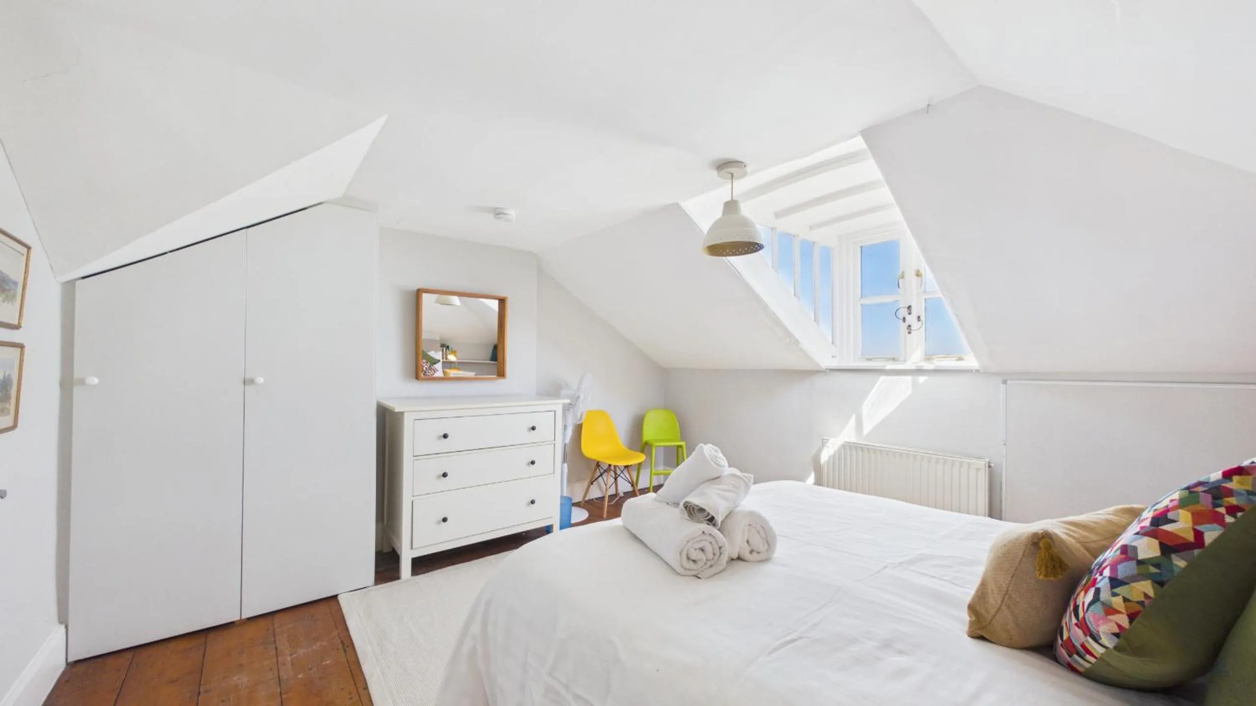 Bed in Arden Villa, sleeps 8, moments from the golden sandy beach of Ryde