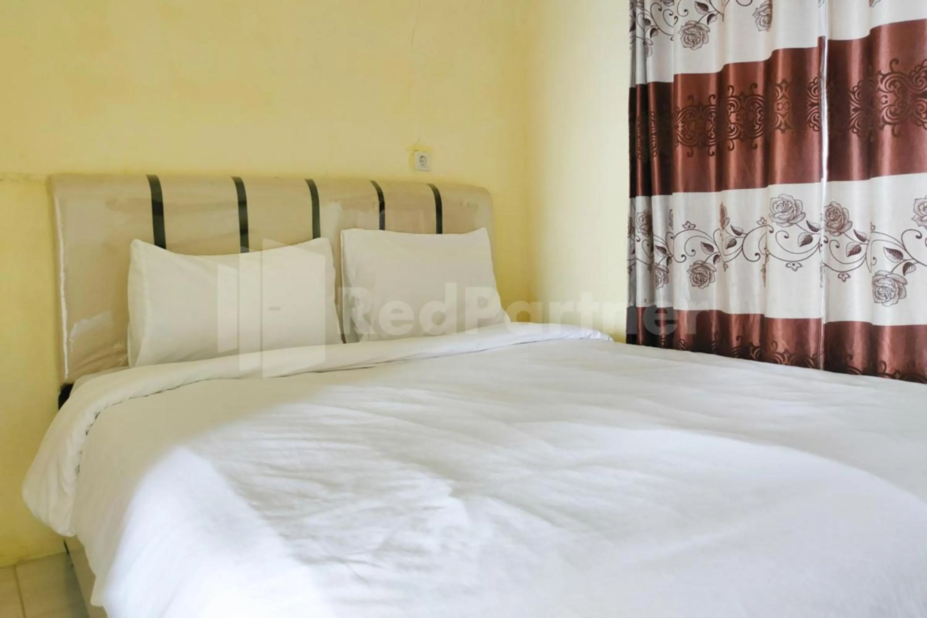 Bed in Ambarita Seaview RedPartner
