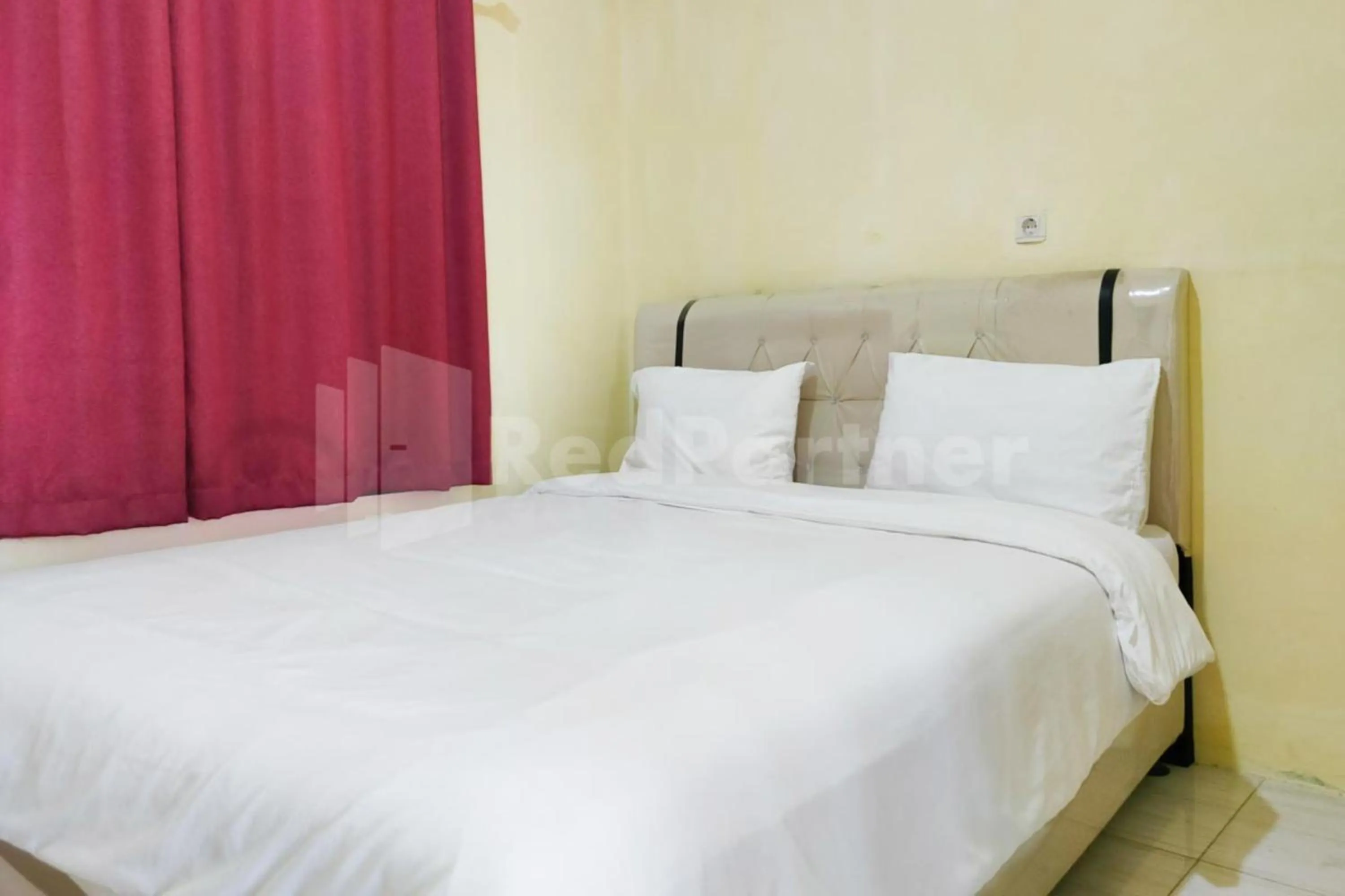 Bed in Ambarita Seaview RedPartner
