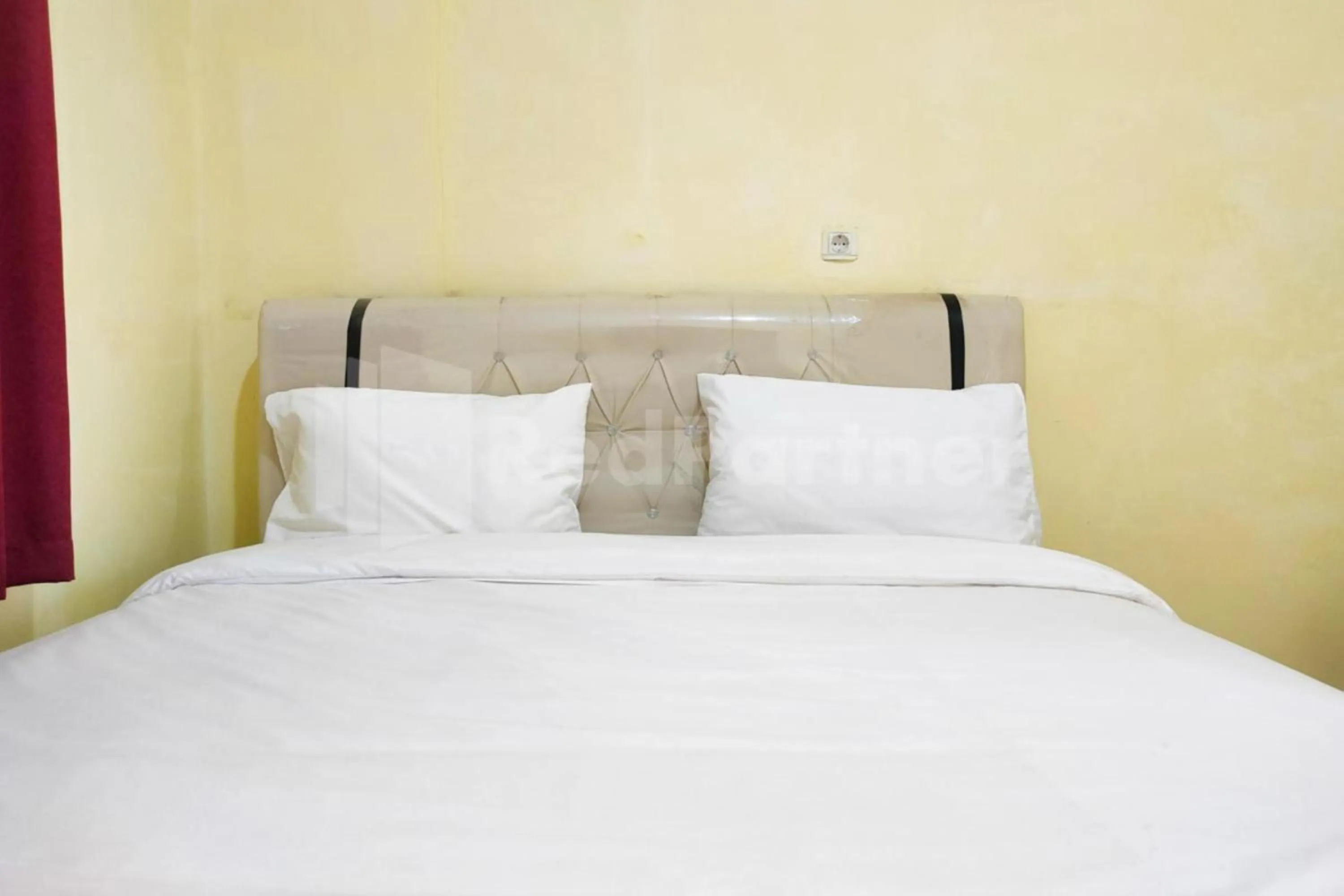 Bed in Ambarita Seaview RedPartner