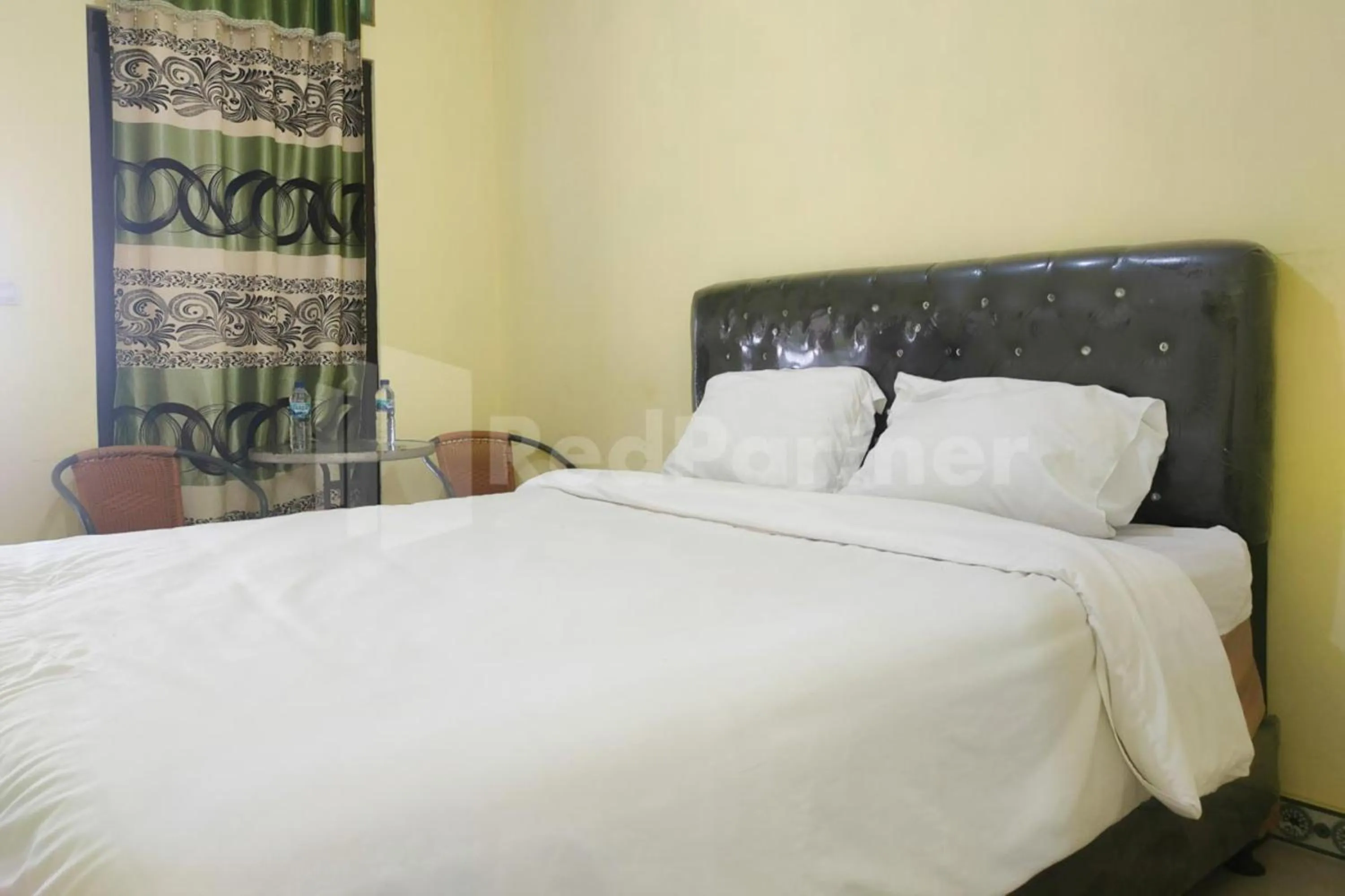 Bed in Ambarita Seaview RedPartner