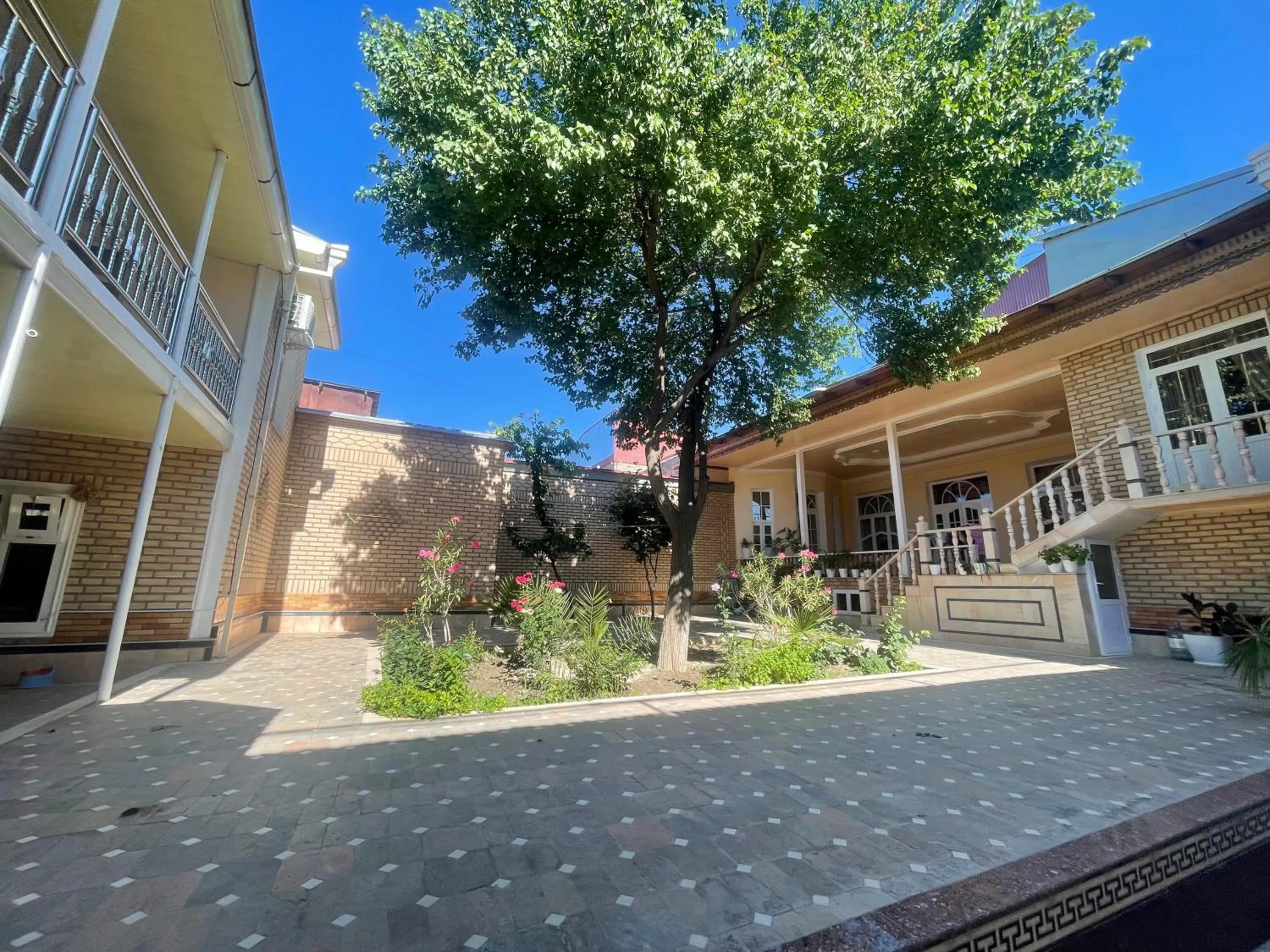 Property building in Hotel Samarkand Ali