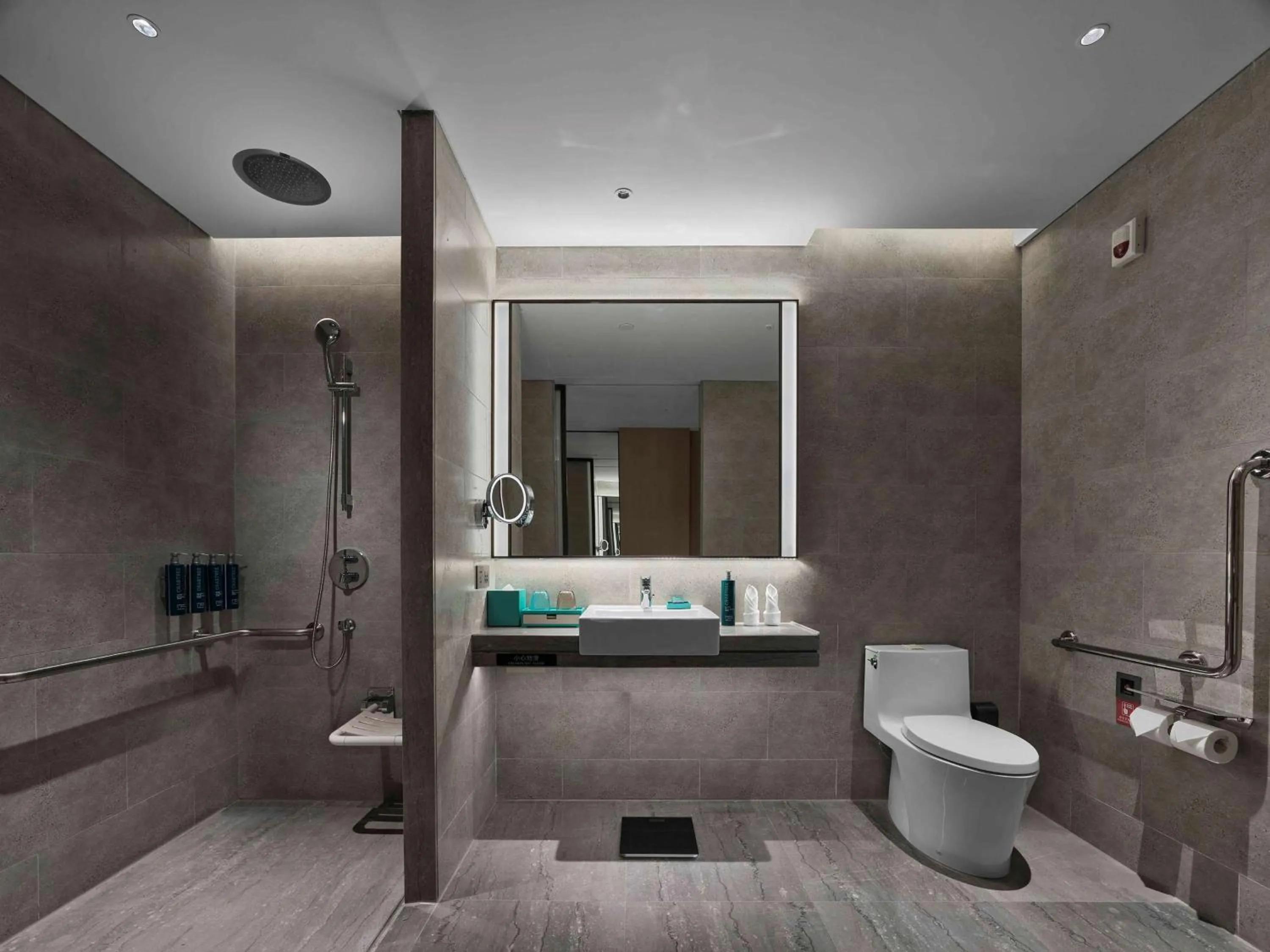Bathroom in Doubletree By Hilton Taizhou Shenxianju