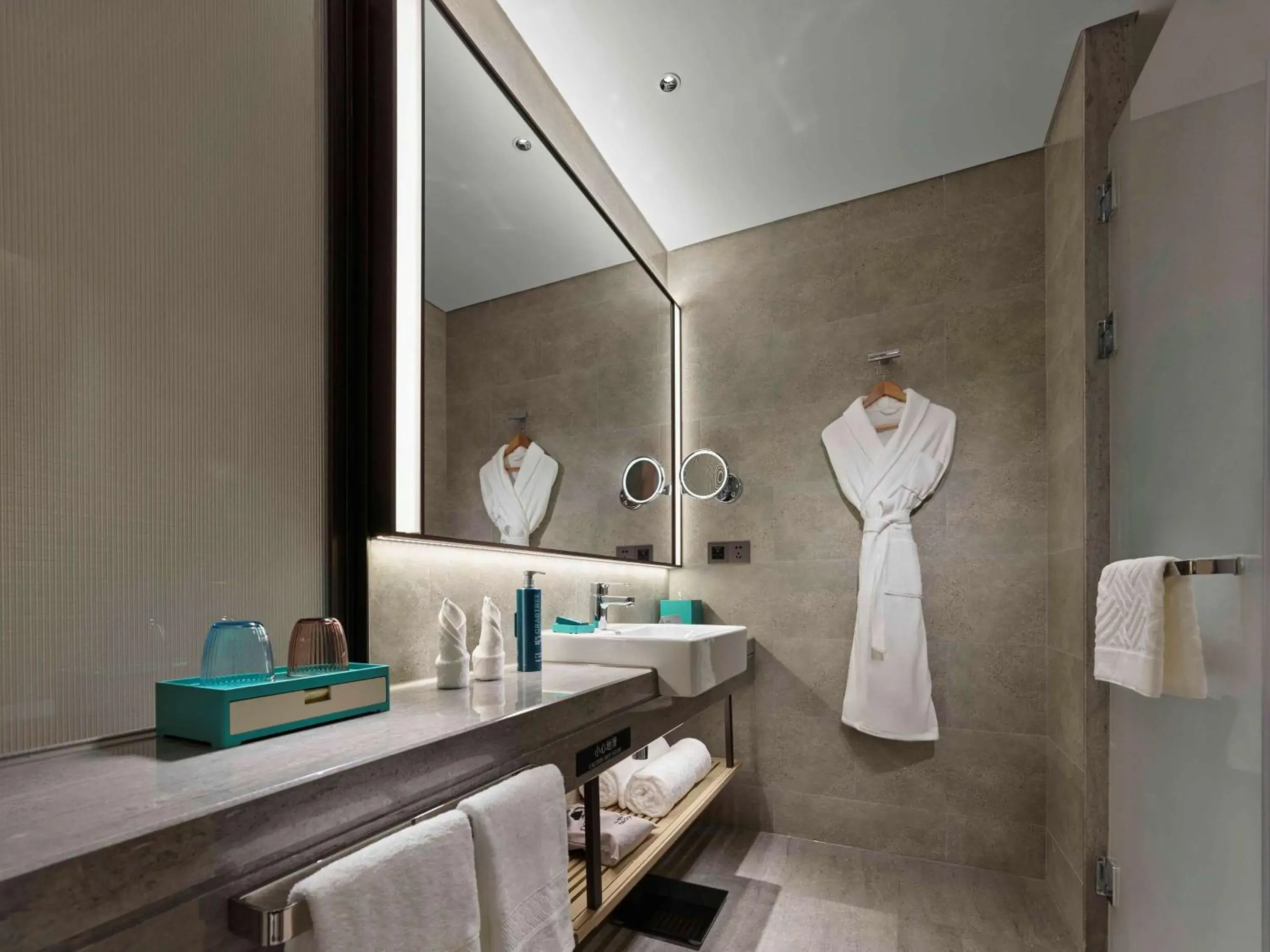 Bathroom in Doubletree By Hilton Taizhou Shenxianju Bathroom in Doubletree By Hilton Taizhou Shenxianju