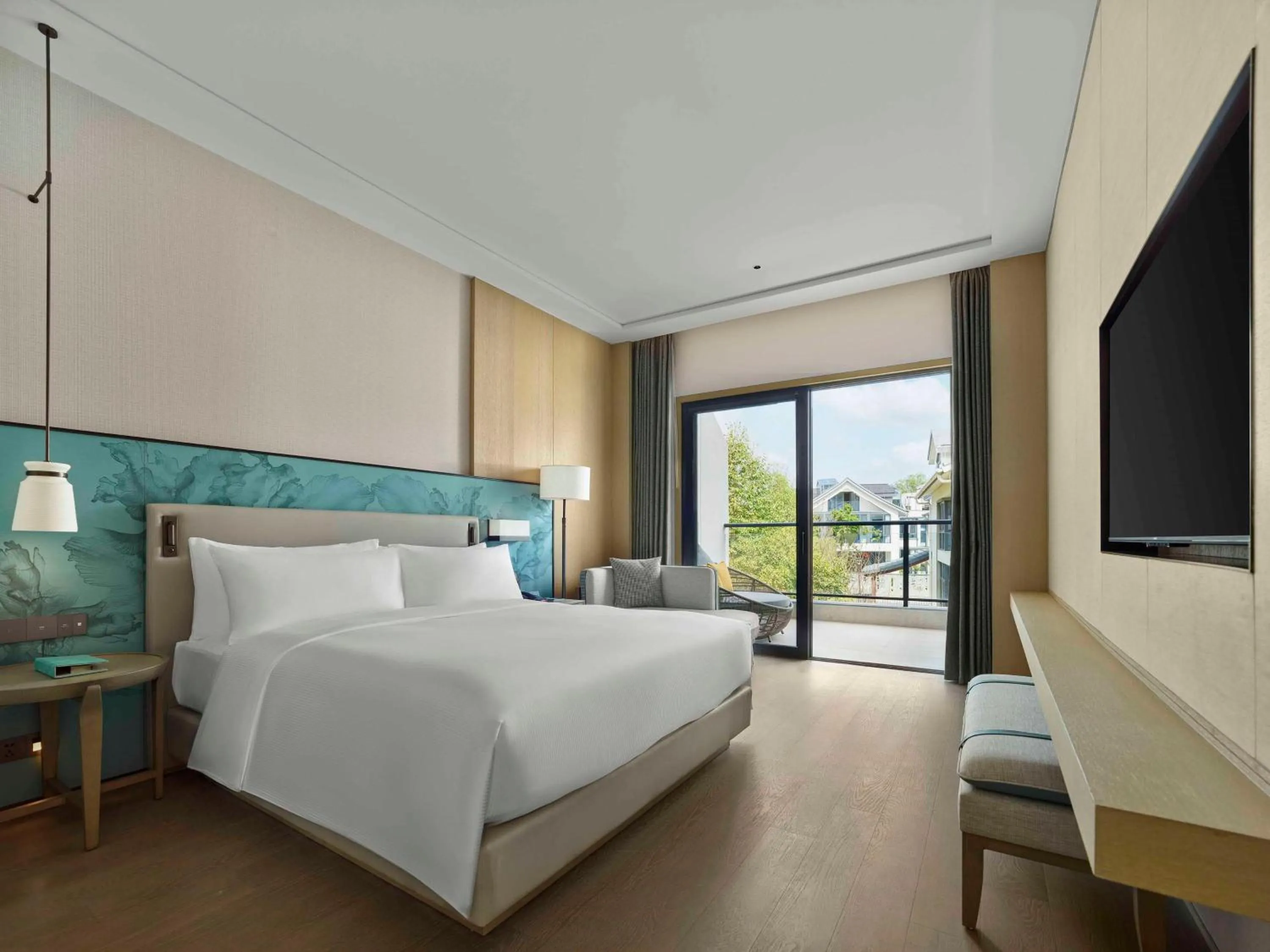 Living room, Bed in Doubletree By Hilton Taizhou Shenxianju